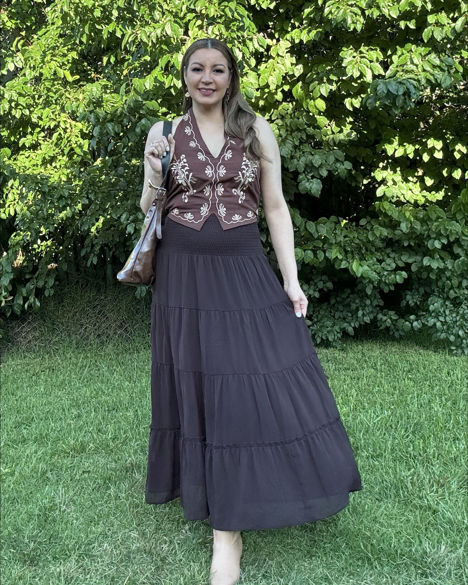 OYOANGLE Women's Bohemian Floral Halter Crop Top — Embroidered, Backless, Vintage-Style — Perfect for Vacations and Nights Out.
Size:M

#LTKSaleAlert #LTKMidsize #LTKSeasonal