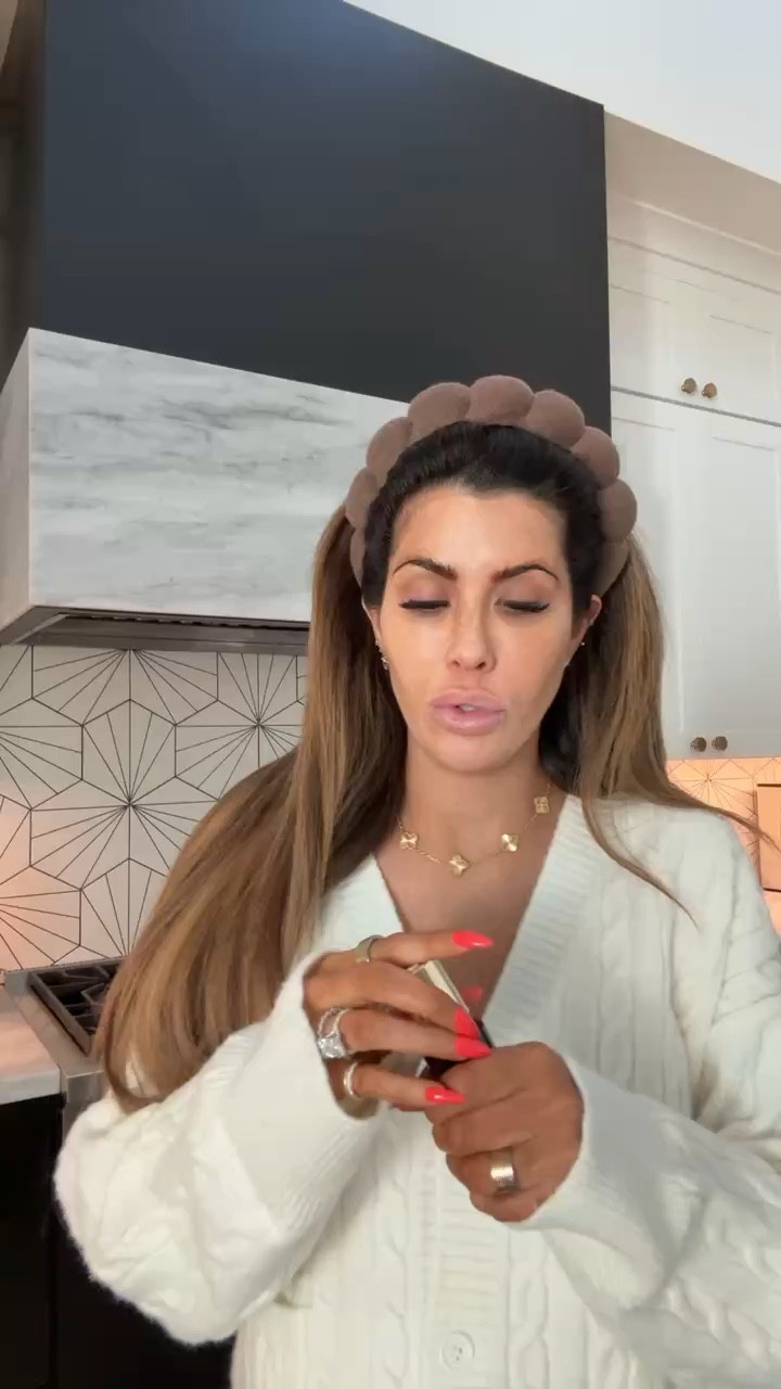 The biggest difference I’ve seen with my skin is using a red light mask! This FAQ 202 mask by @FOREO is what I use 3-5 times a week for 10-15 minutes! It’s a game changer! Use my code GEMMAE30 for 30% off! #ad @foreo_official