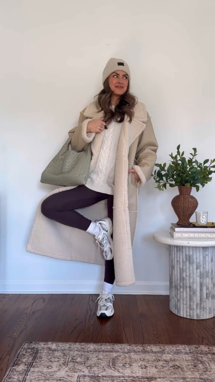 Winter Outfit Inspo DAY FOUR ❄️

Leggings (4) 
Tank (6)
Sweater (S) (code: lauren15) 
Coat (S) 

 

#LTKItBag #LTKShoeCrush #LTKStyleTip