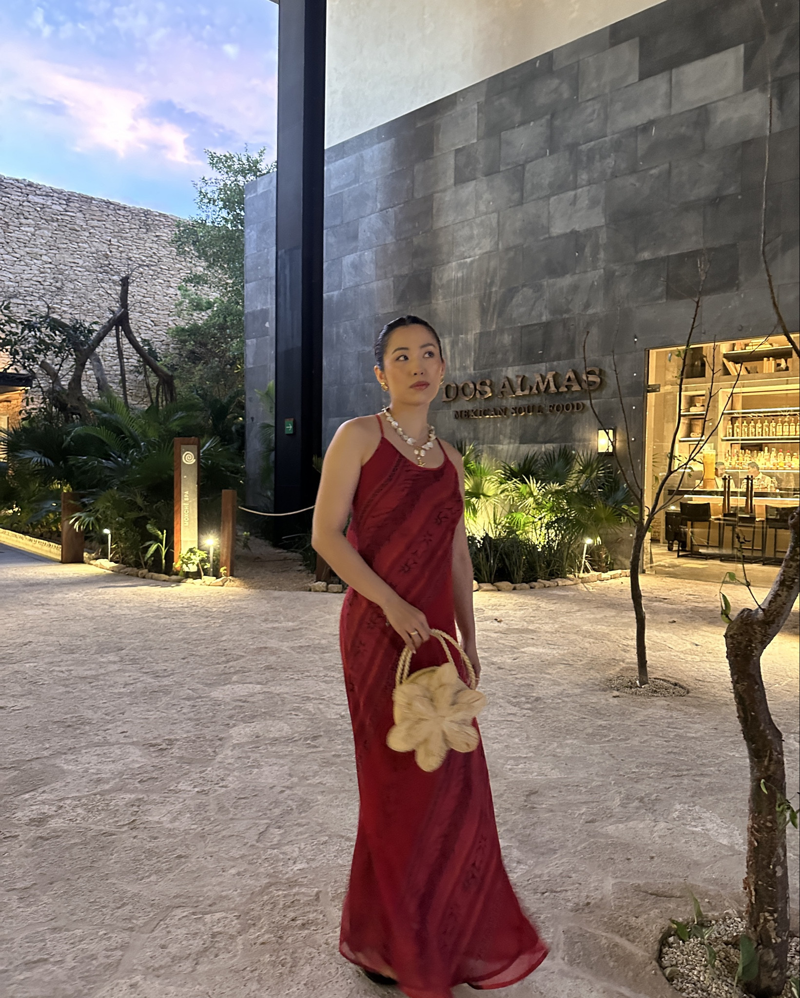 Flower raffia bags complete any outfit 🌸