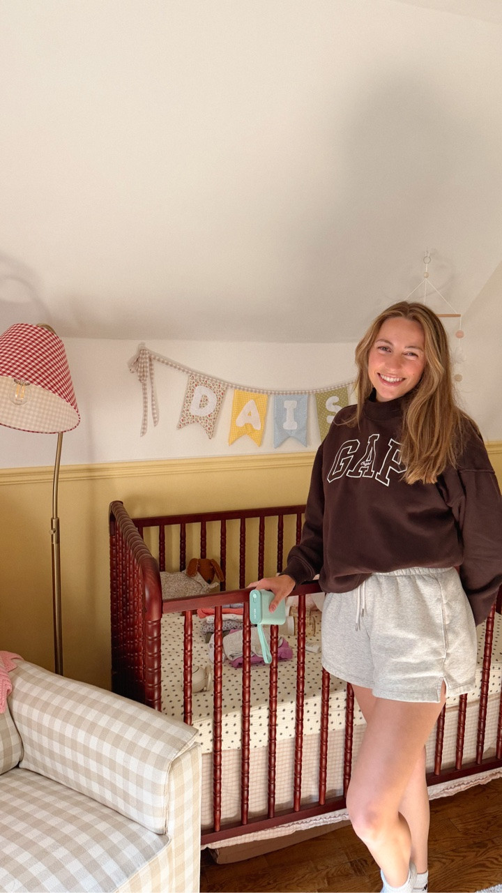 Ahh I’m not ready for my baby’s first day of daycare (she’s 3 months old!!) 😭 but I know it’ll be great for her and she’ll get to make lil baby friends 😂💗
.
#daycare #firsttimemom #motherhood #relatablemom #babyessentials @gap @pigeon_usa @mambaby_usa @bluelizardsunscreen @huggies @gerber @nelkoprint