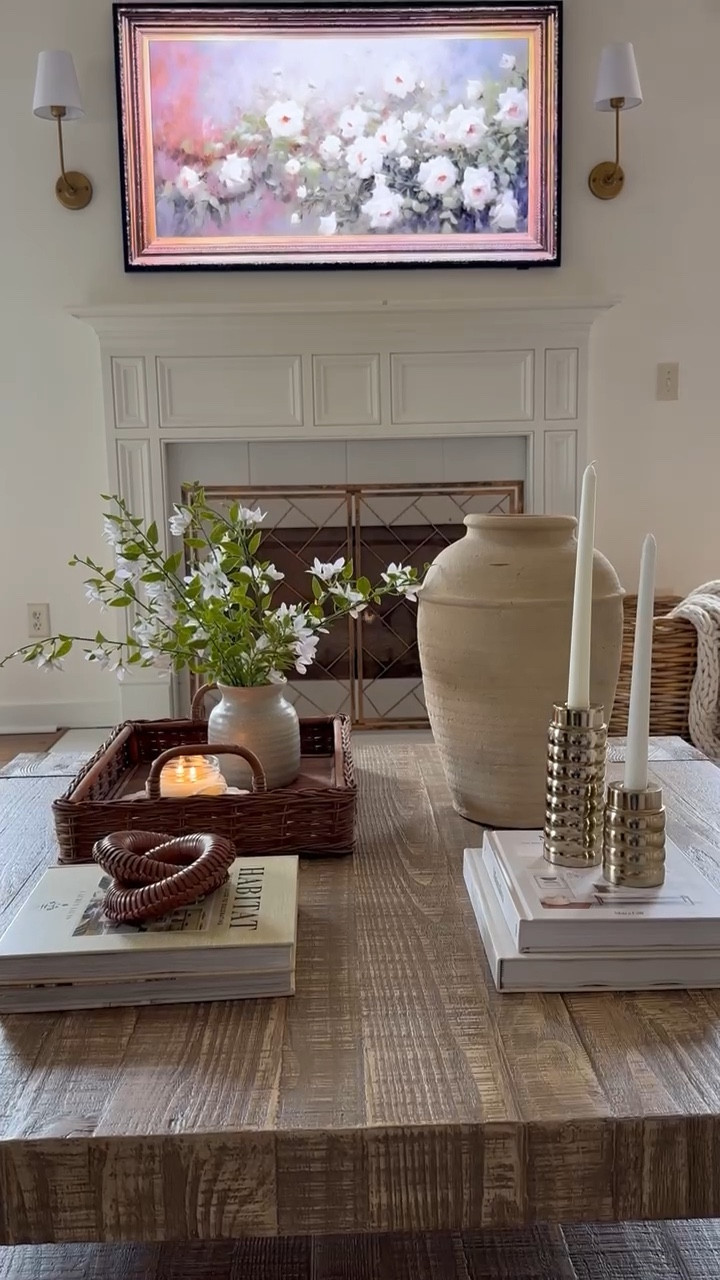 spring living room details// spring details// spring accents// living room

#LTKVideo #LTKhome #LTKSeasonal