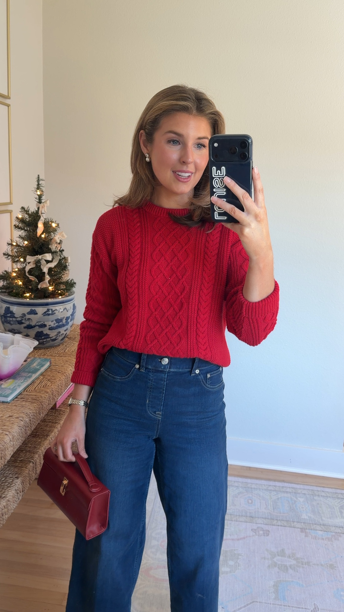 Casual Christmas outfit! Wearing a S in sweater and jeans !