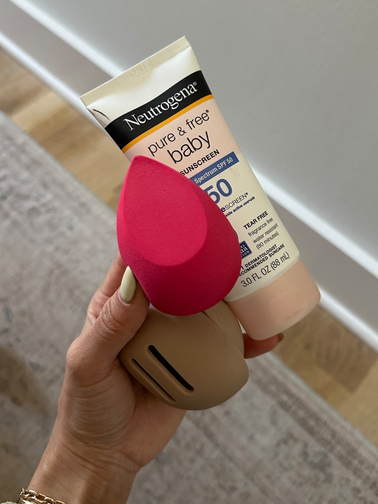 Mom hack - apply your kids sunscreen with a beauty sponge and save your hands 