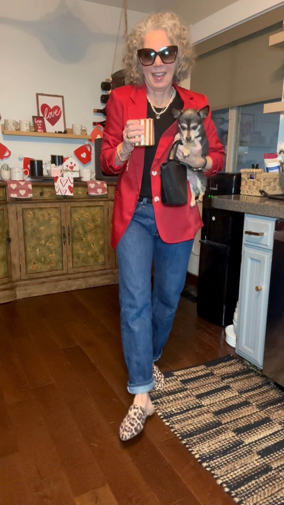 A cute outfit can make your day ❤️

Thrifted men’s Levi’s I linked the style
I’m a women’s 28 and a men’s 32 
Medium  blazer
My bag is from Madewell and a hand me down from my daughter.
