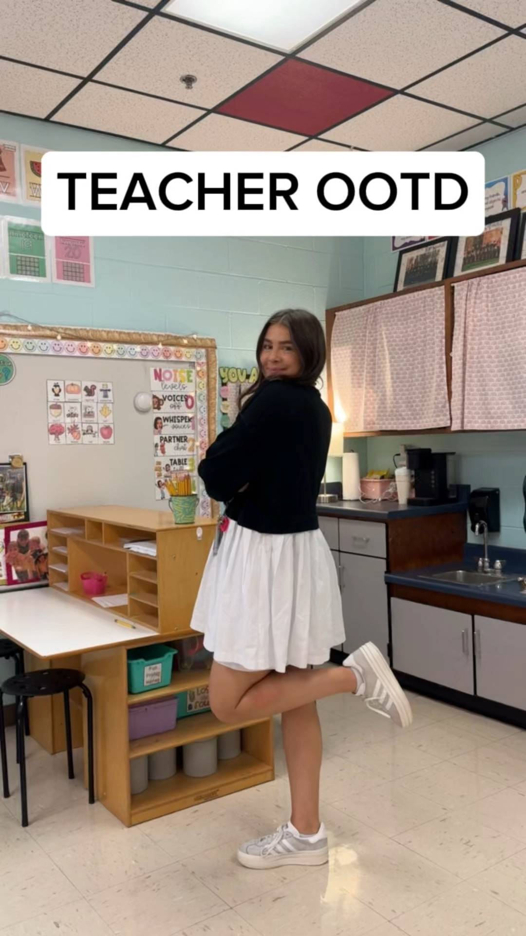 Wednesday ootd! Black is sold out but there are a few sizes in the brown left!🤎