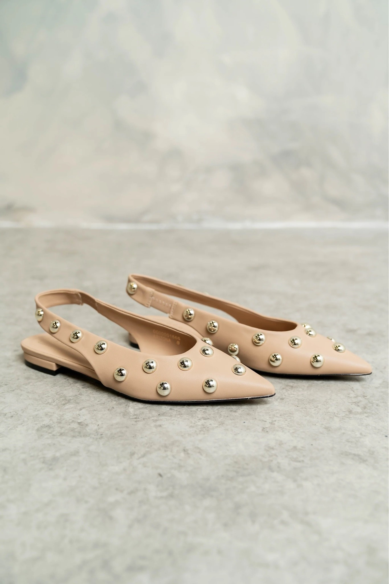 Studded footwear 🍂

#studdedshoes #flats #sandals #shoes #fallstyle boots heels clogs mules

#LTKgrwm #LTKootd #LTKWorkwear