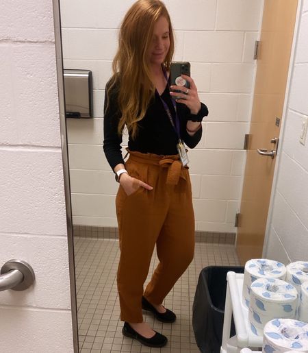 TeacherFit Tuesday! Comfy & easy style. These pants are from last year linking a similar style 🥰