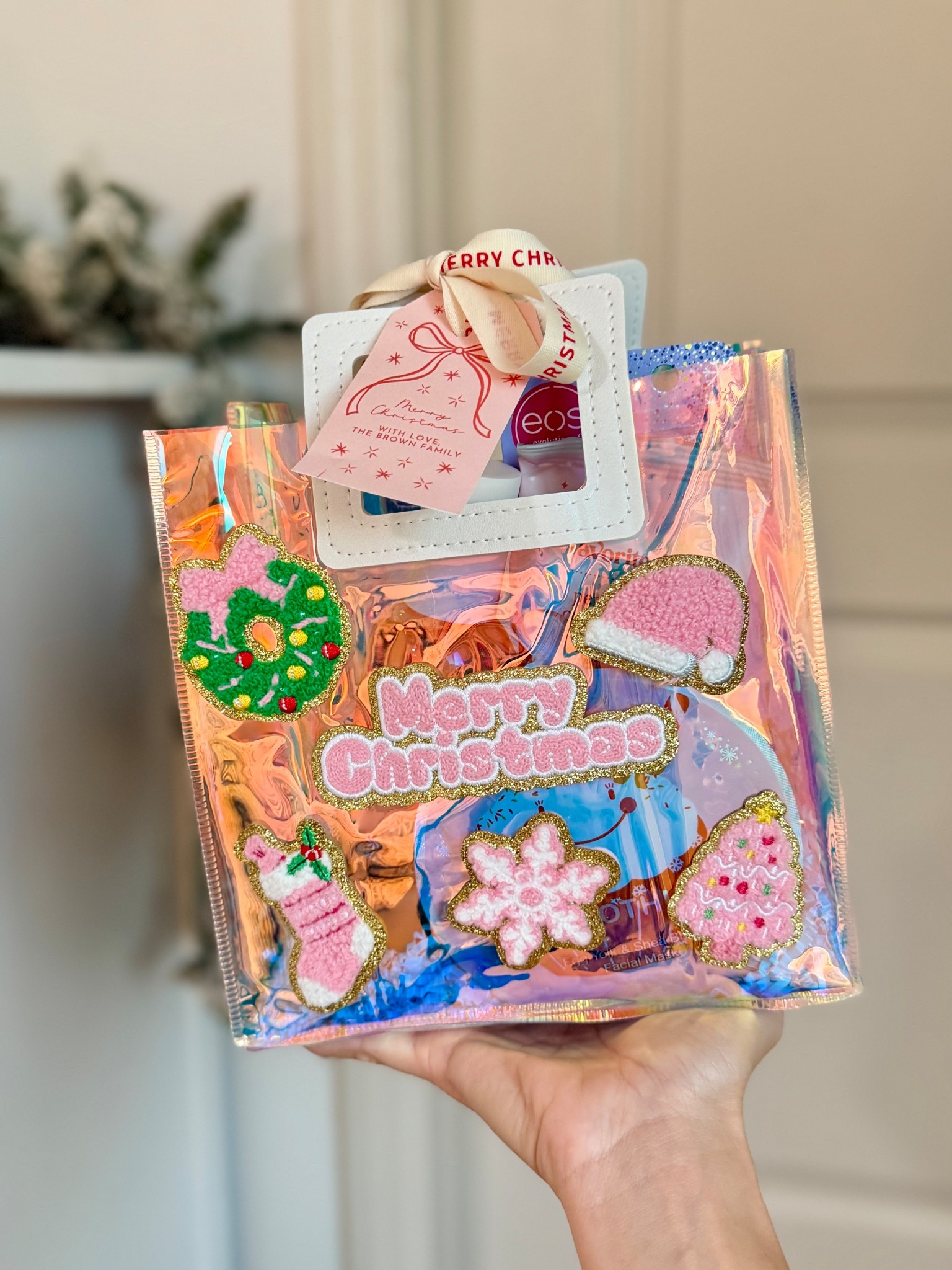 DIY Christmas Gift idea with Christmas pink patches to customize each gift bag, super girly and pink for the holidays 😍🎀

#LTKGiftGuide #LTKSeasonal #LTKHoliday

#LTKGiftGuide #LTKHoliday #LTKSeasonal