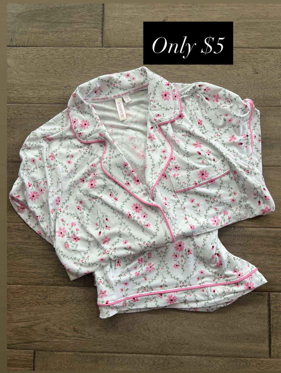 This set and others on sale for only $5! I have a medium 

#LTKmomlife #LTKMidsize #LTKSaleAlert
