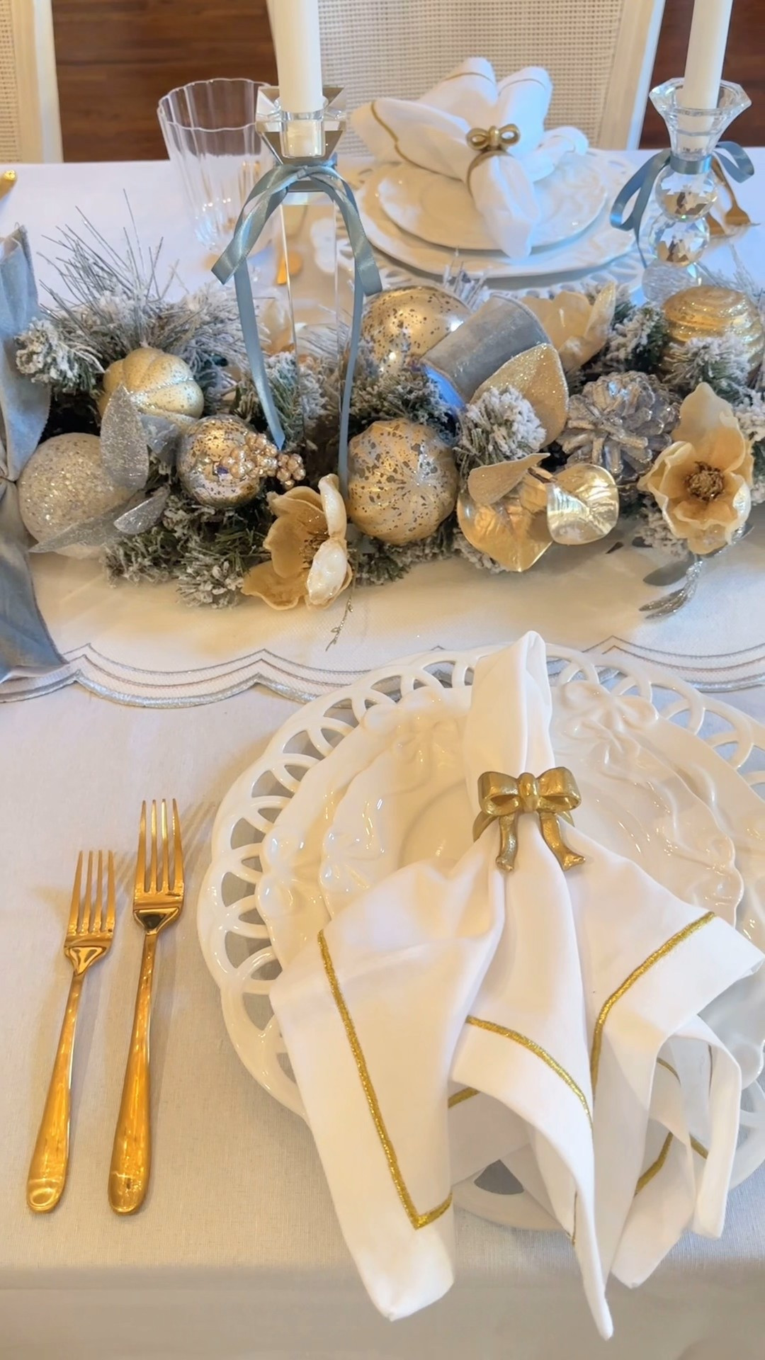 Christmas tablescape, bow plates 

#LTKHome #LTKHoliday #LTKSaleAlert