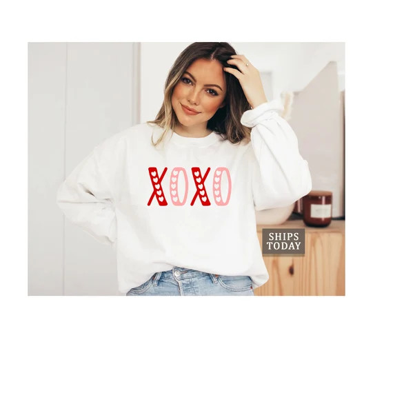 Valentines Day Sweatshirt, XOXO sweatshirt, Womens Valentines Day Sweatshirt, Valentines Day Shir... | Etsy (US)