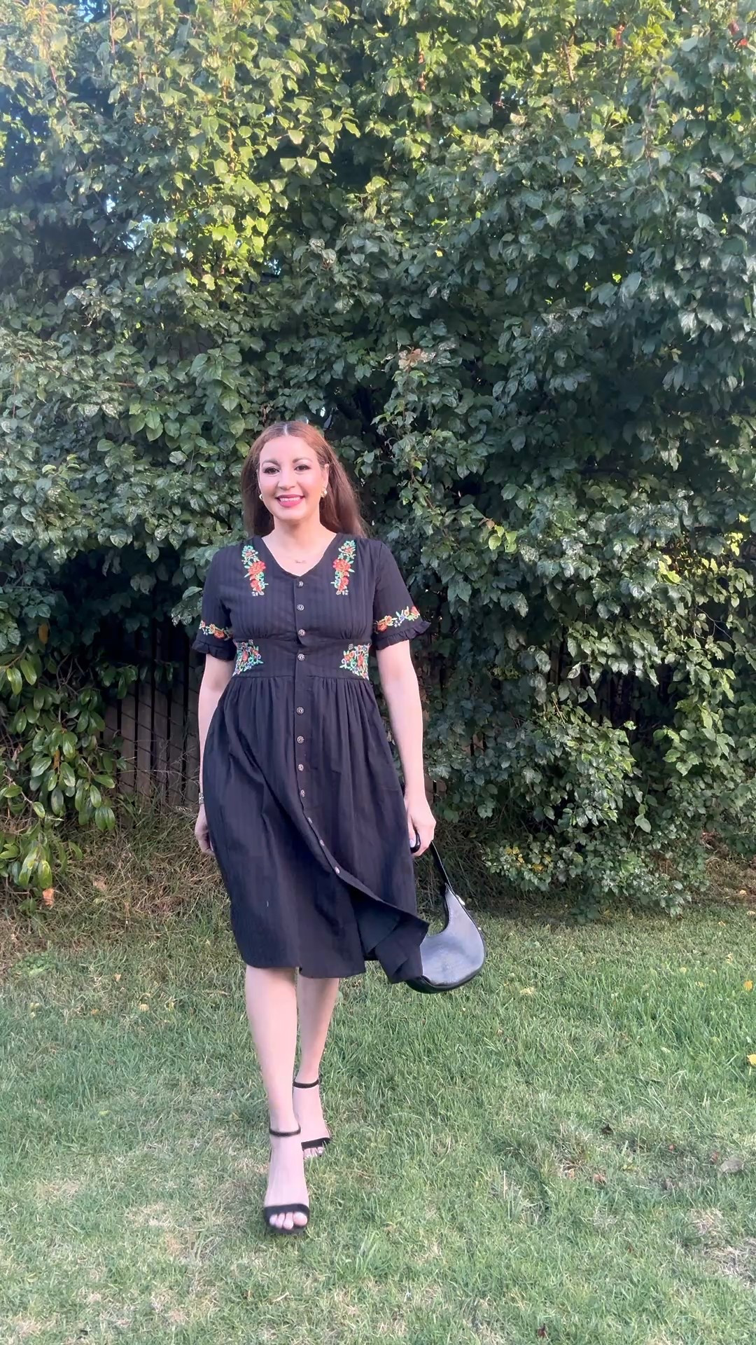 Pure Cotton Black 1940s V-Neck Floral Dress.
Size:L

#LTKSaleAlert #LTKStyleTip #LTKSeasonal