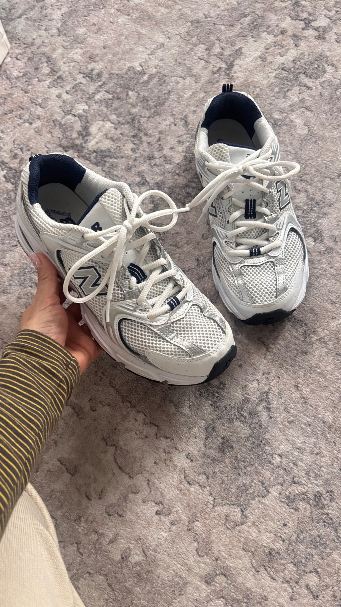 Uno de mis tennis favoritos que no dejo de usar . Talla 8 en mujer y 6.5 en hombre . Son unisex 👌

#LTKmomlife #LTKOver40 #LTKootd