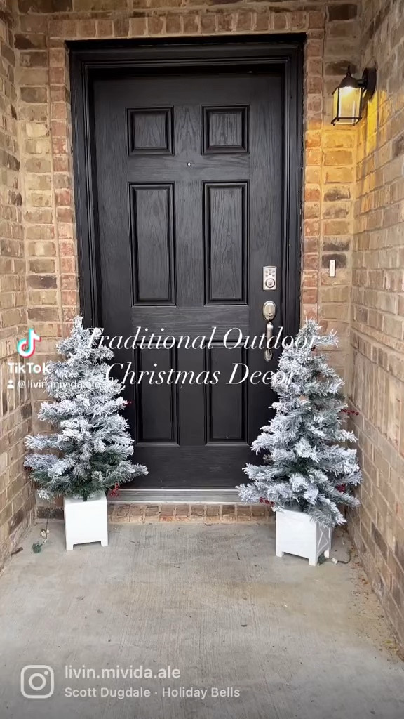 It’s Christmas time!!! Love these pieces to elevate the front door 🚪 🎄🎅🏾✨ 

#LTKSeasonal #LTKVideo #LTKHoliday