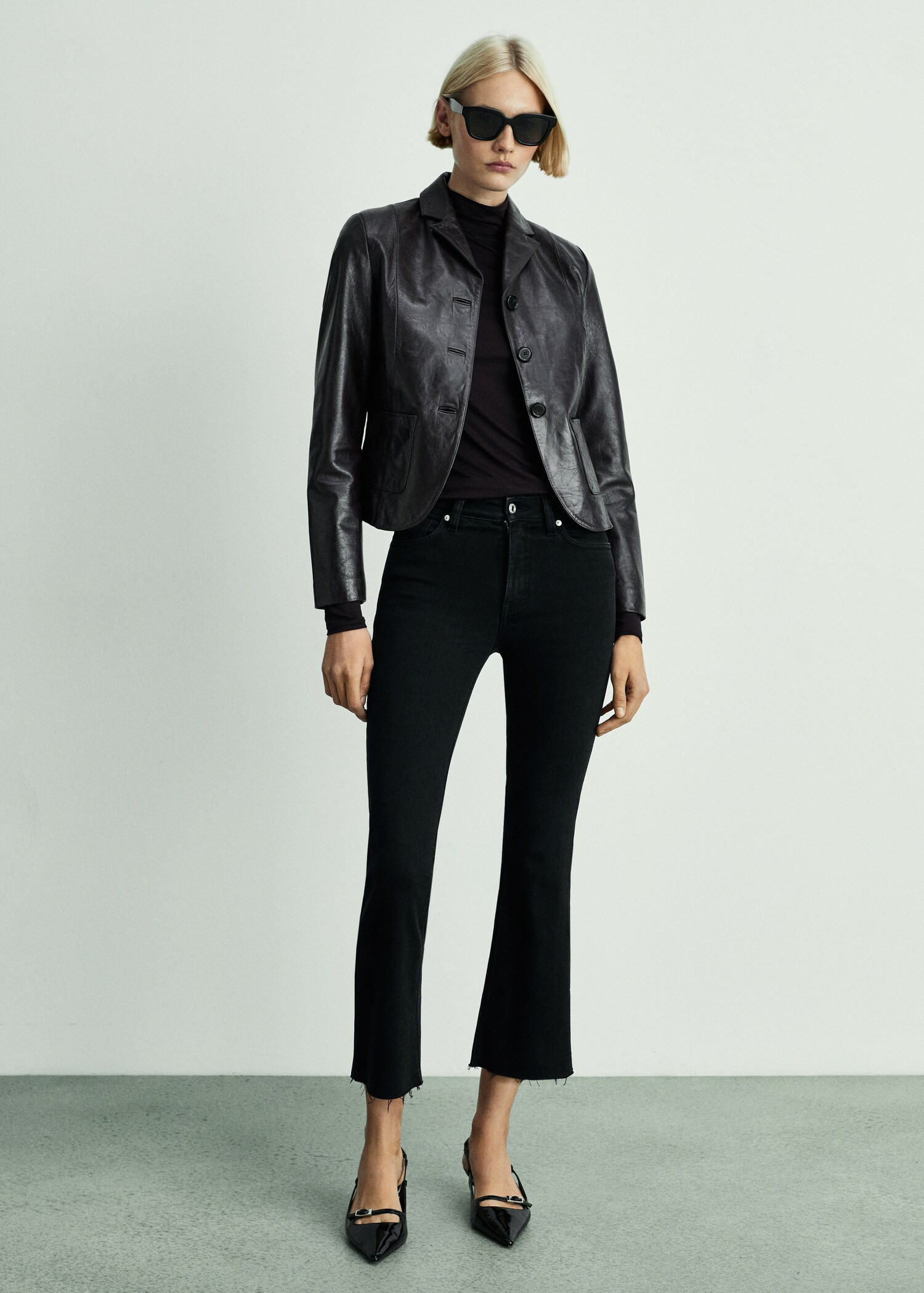 Jean Sienna flare crop - Femme | MANGO France métropolitaine | Mango EU