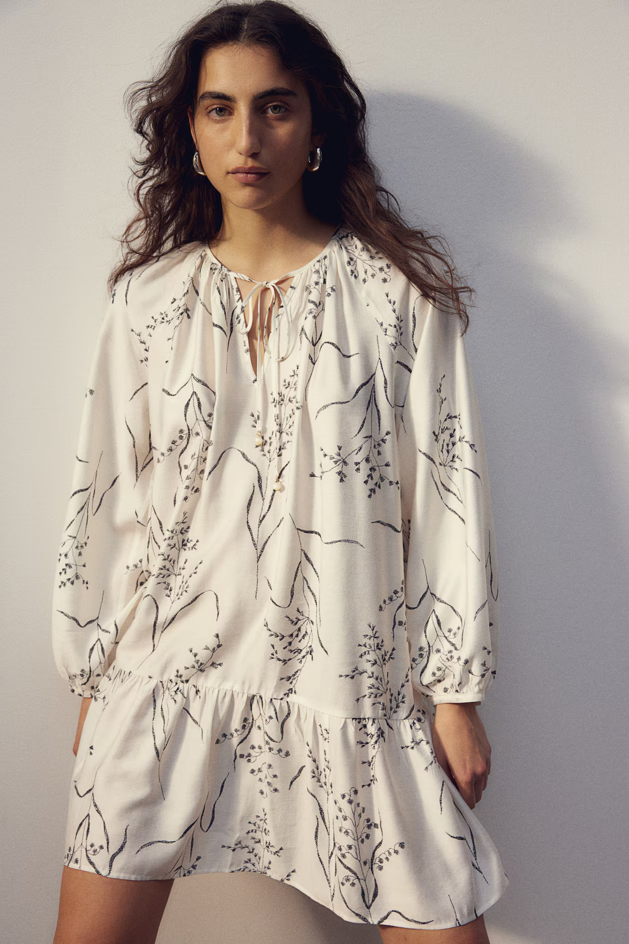 Tie-detail dress | H&M (UK, MY, IN, SG, PH, TW, HK)