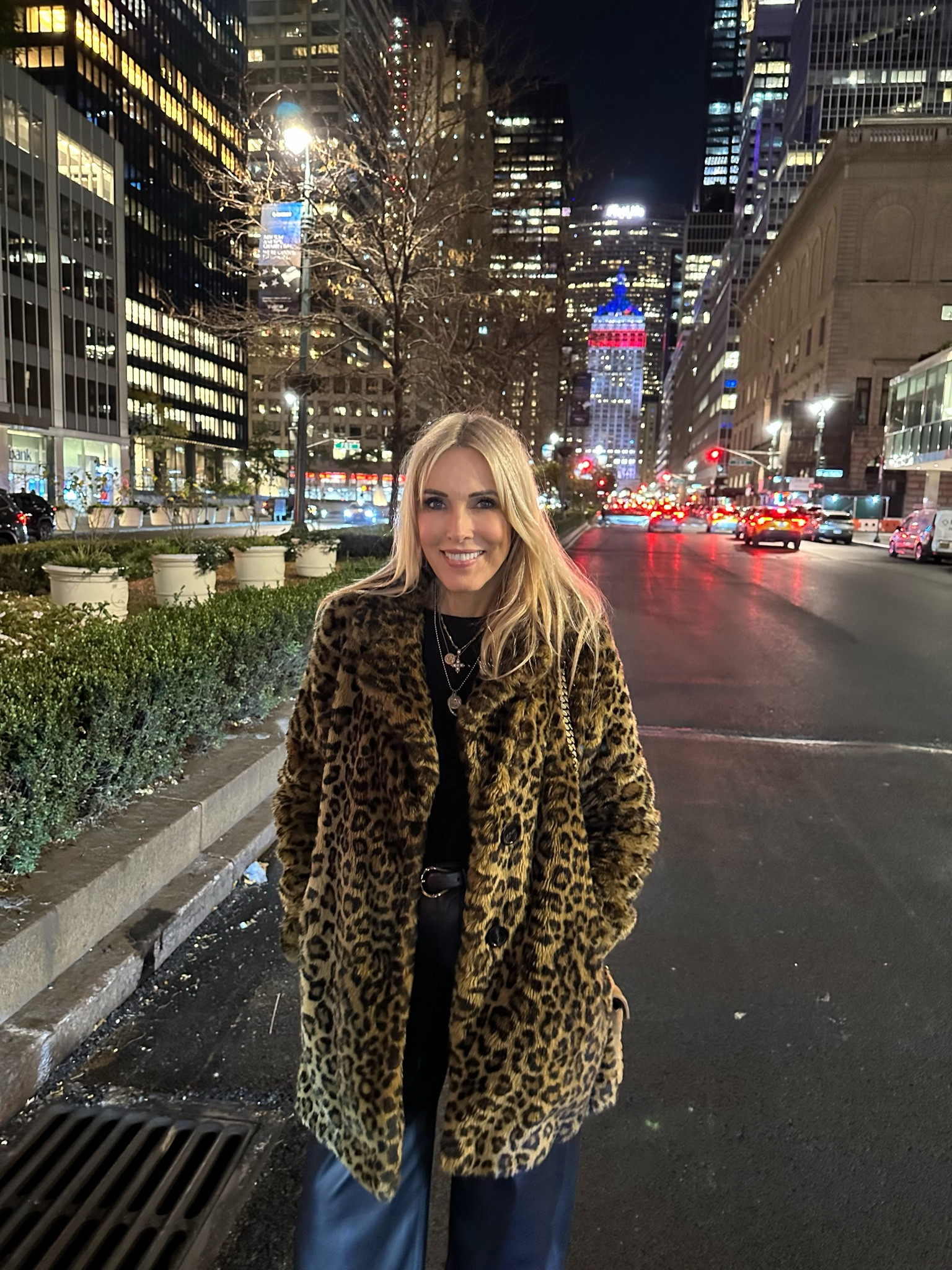 I’ve been loving the return of the leopard trend 💛🤎 this coat is one of my favorites!