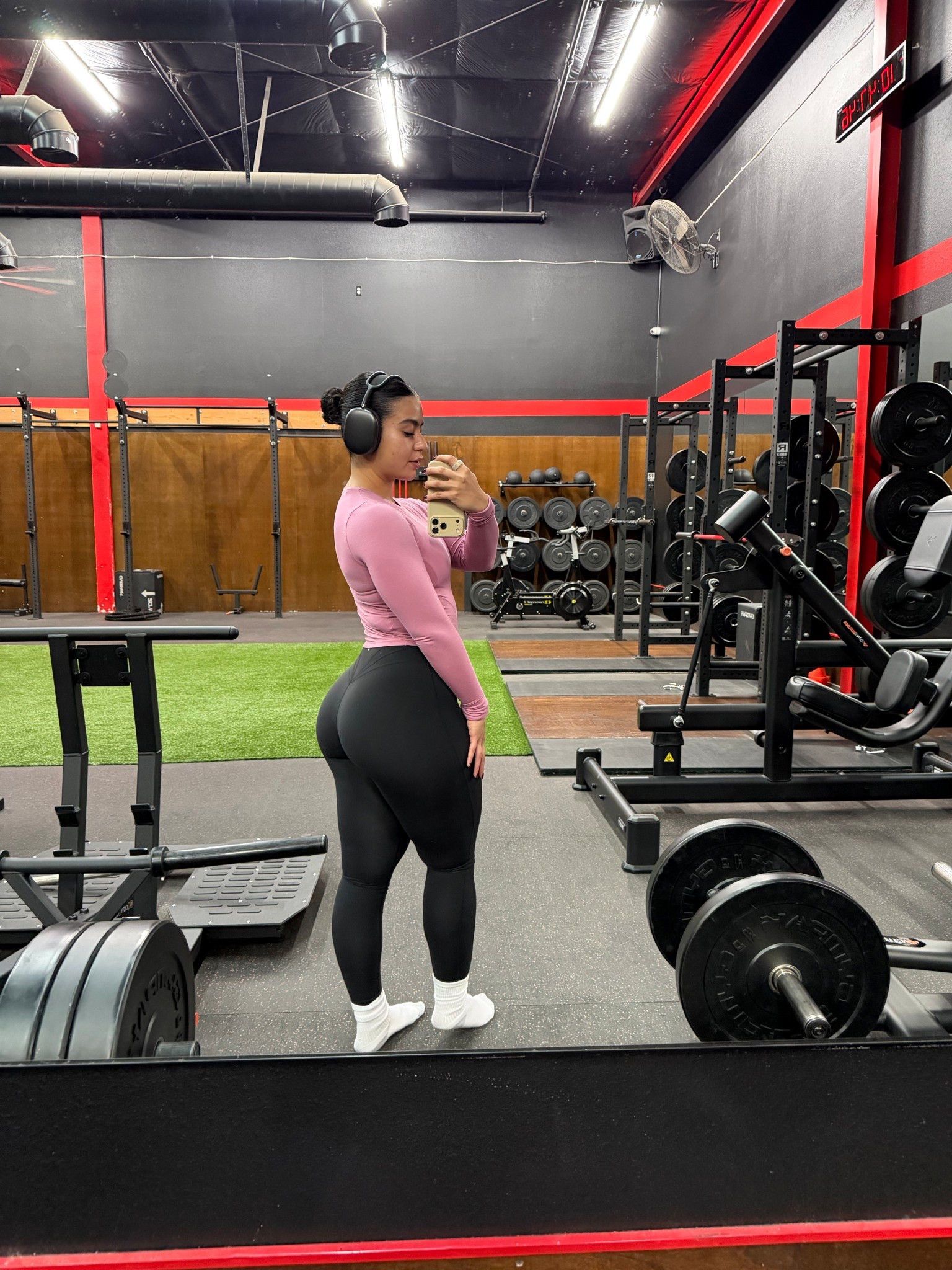 lower body day outfit 🎧🩷