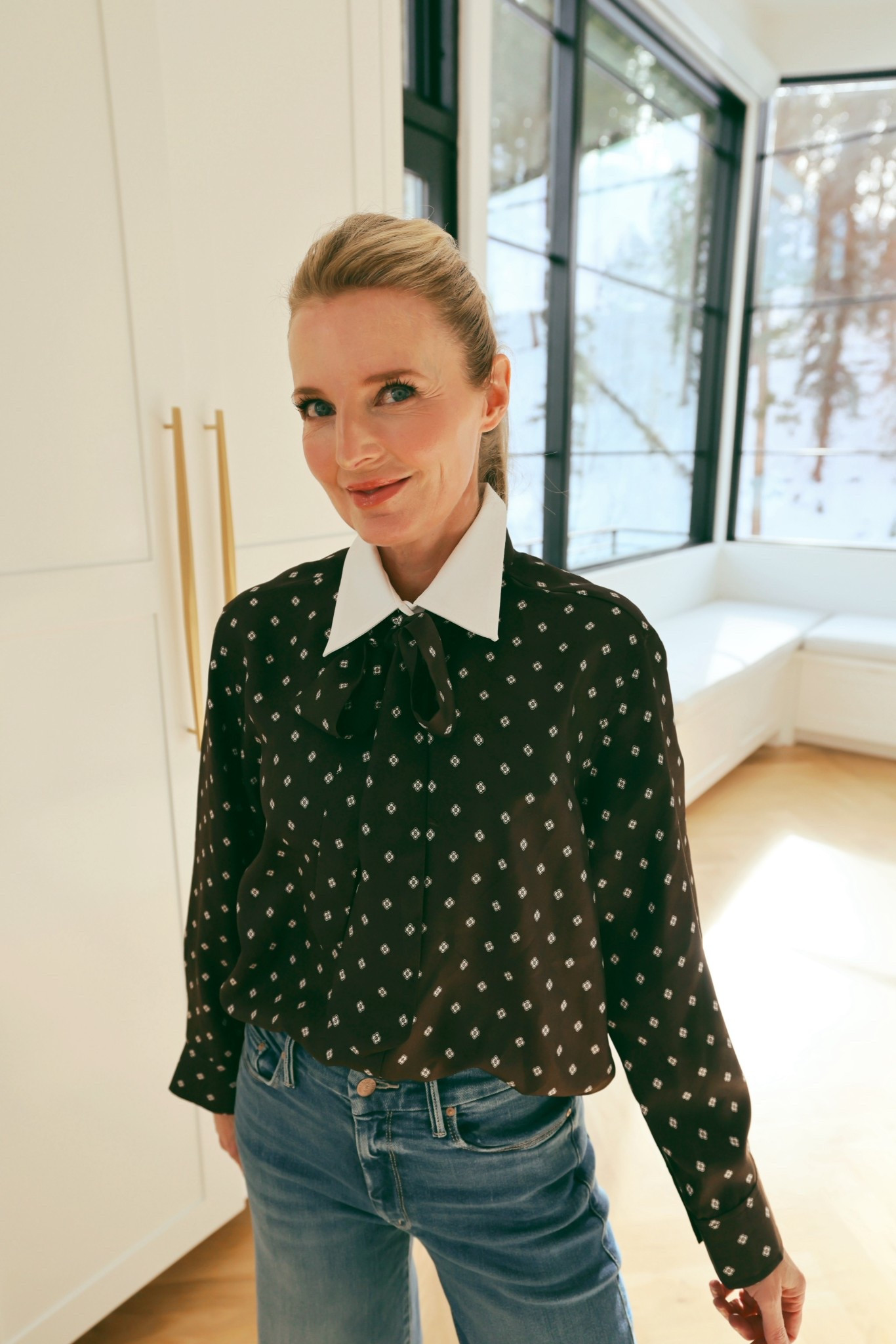 Love this beautiful top with a delicate floral print. A great seasonal transition piece that can be style in many different ways. 