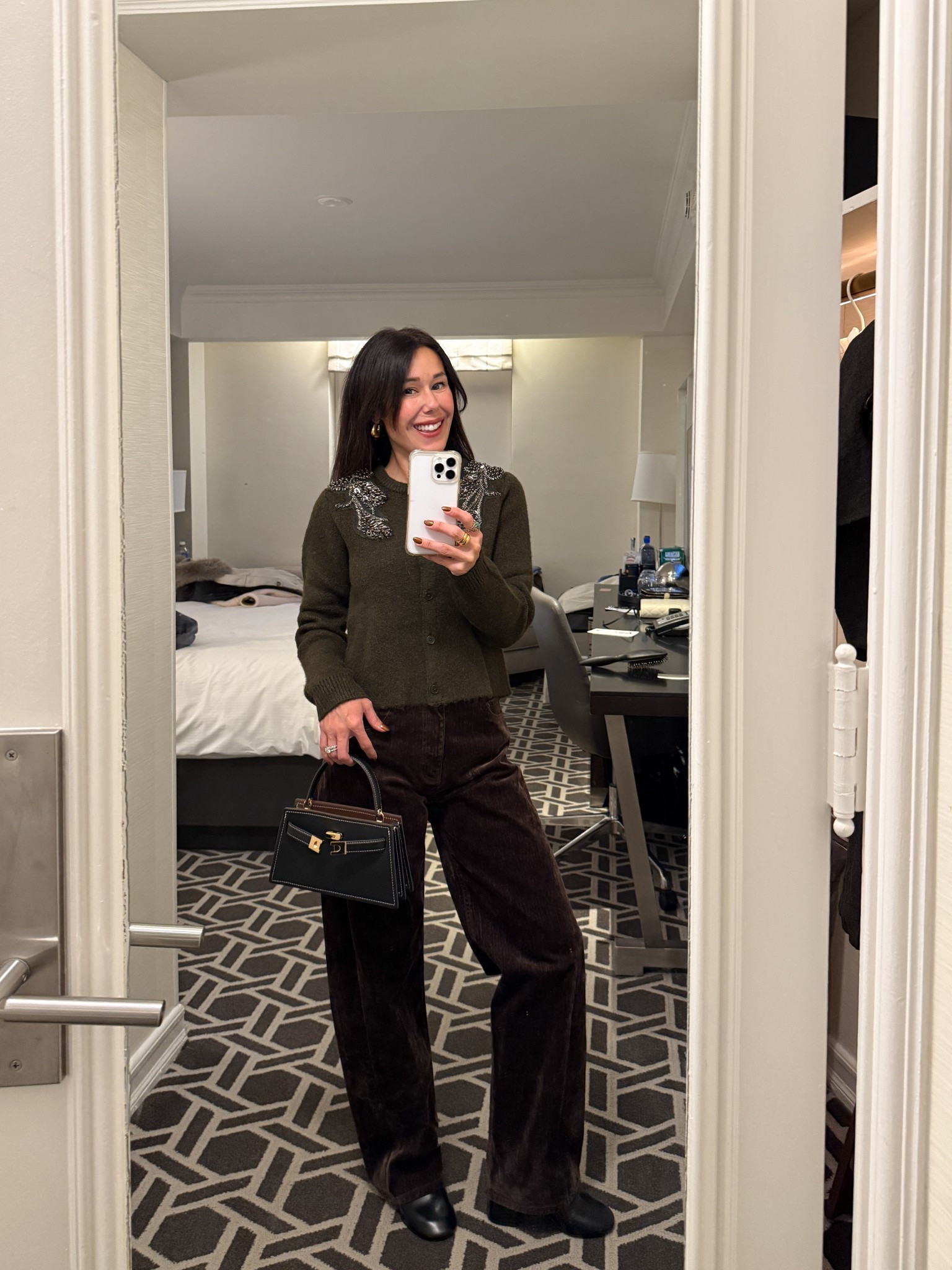 First day in New York! Finally got to pull out all the cozy autumn layers I never get to wear back home in Houston — sweaters, boots, and all. It’s giving fall in the city vibes and I’m not mad about it. 🧥

Outfit is Zara (can’t link here) 

#LTKHome #LTKHoliday #LTKStyleTip