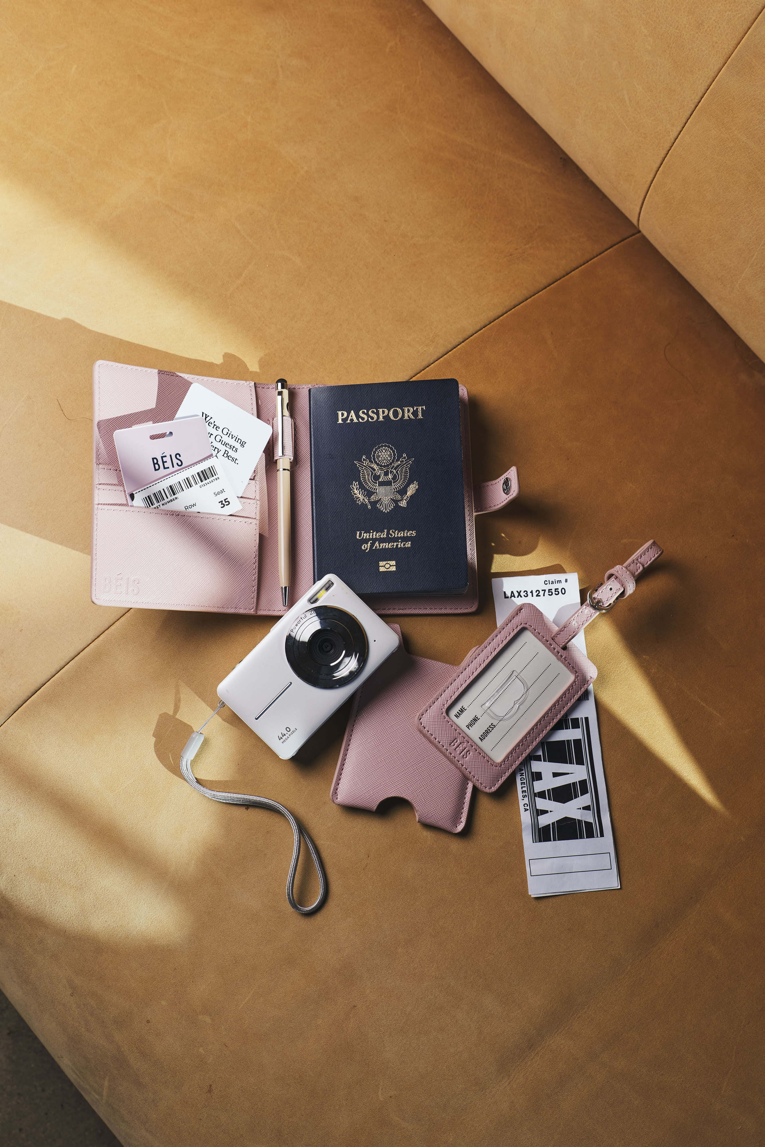 BÉIS 'The Passport Luggage Tag Set' in Black - Passport Holder & Luggage Tag Set For Travel | BEIS