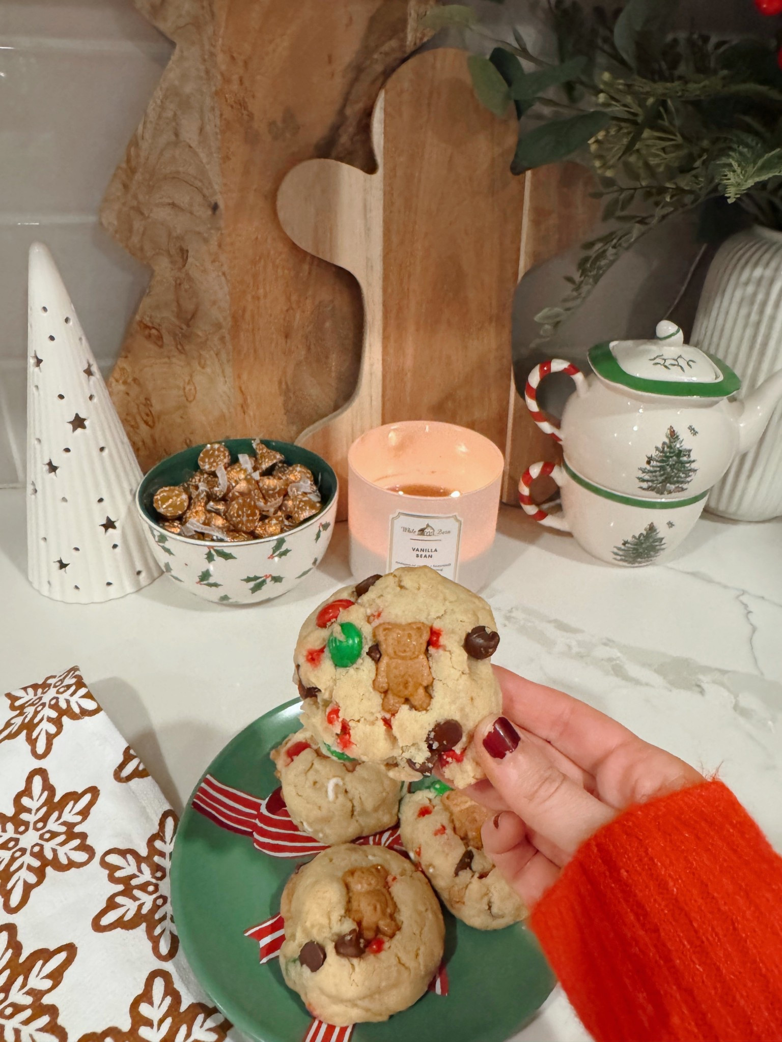 My gingerbread kitchen finds!

#gingerbreadhouse #gingerbreaddecor #gingerbreadkitchen #christmasdecor #christmascookies #christmaskitchen

#LTKGiftGuide #LTKHoliday #LTKHome