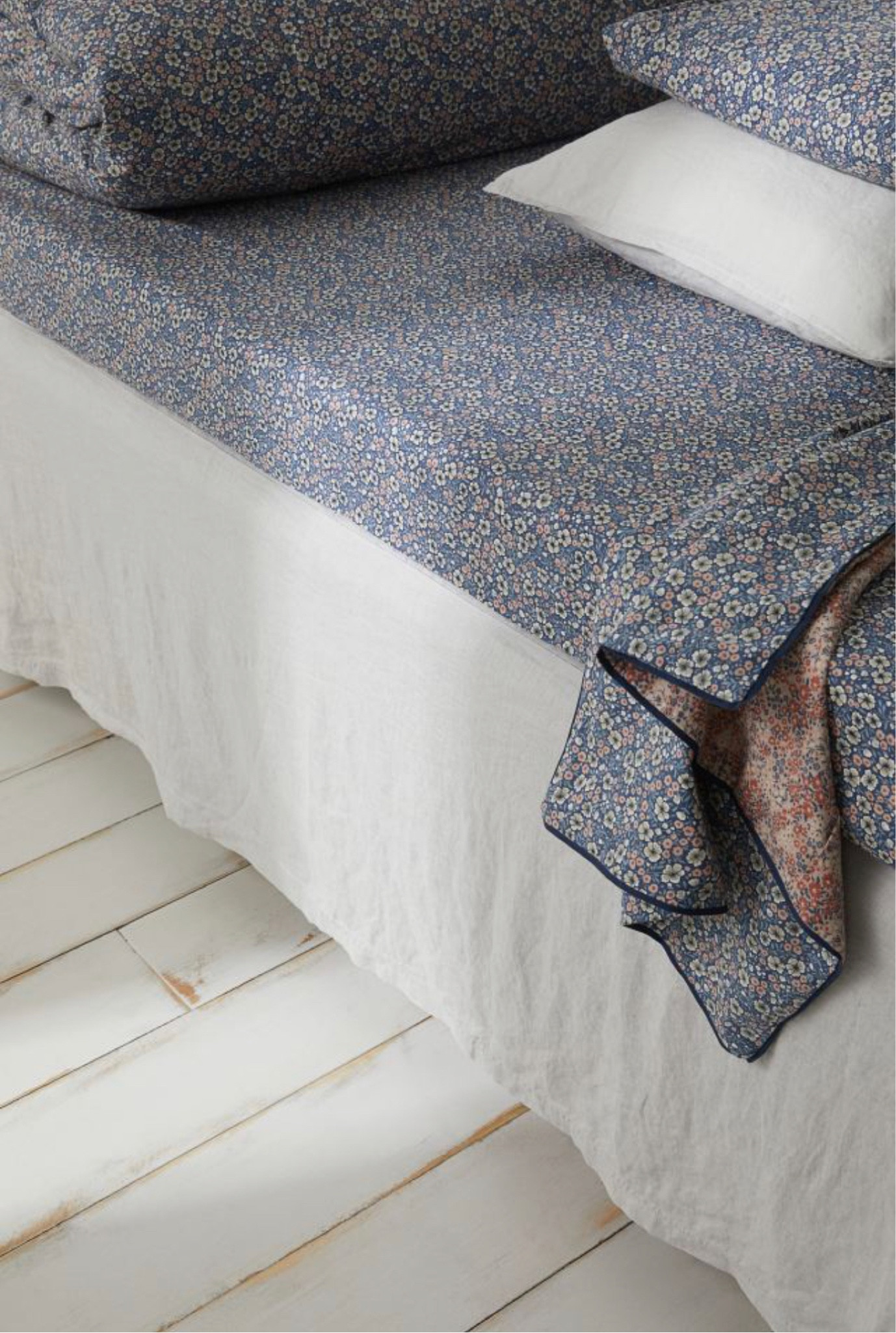 Ditsy print bedding from H&M. #summer #summerbedding

#LTKhome #LTKitbag #LTKFind