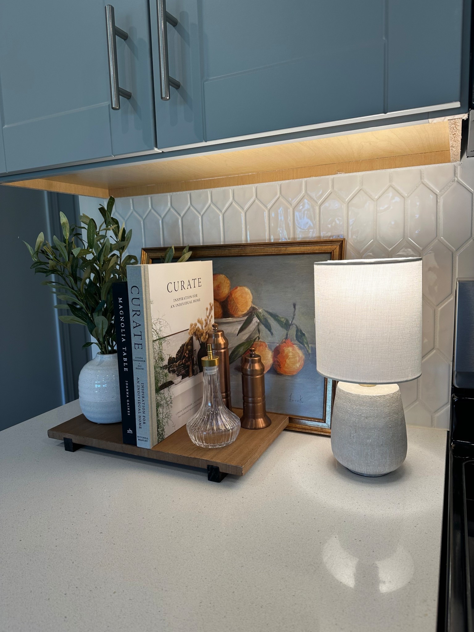 I love a cute, clean layout on my kitchen counter with a lamp to make it feel cozy 🤎 #LTKHome #home #homedecor #kitchenfinds #kitchendecor 