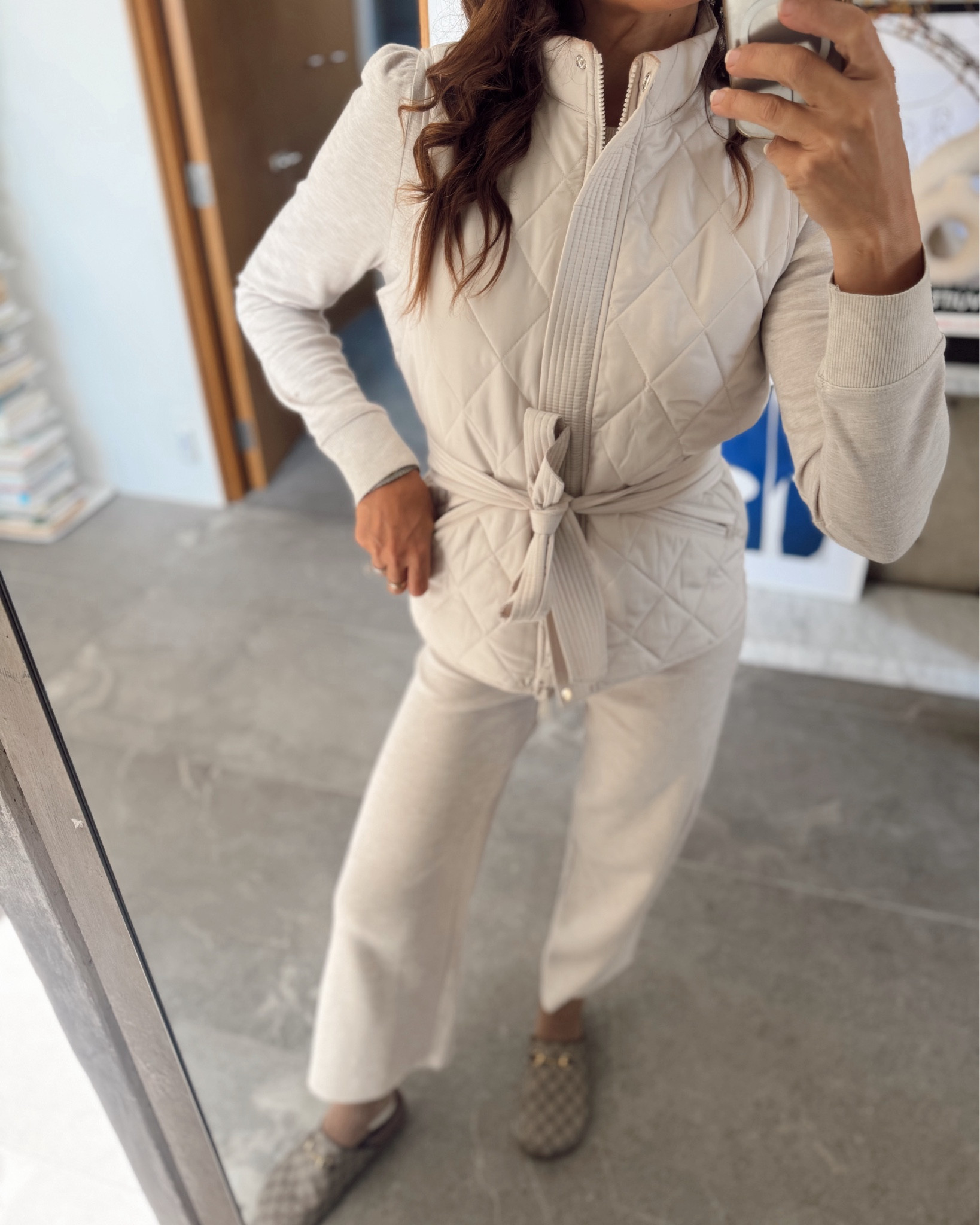 Splendid Charli Evan’s 
Wearing XS pants 
Small tops 