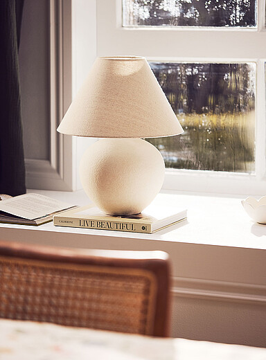 Ceramic jar table lamp | Simons