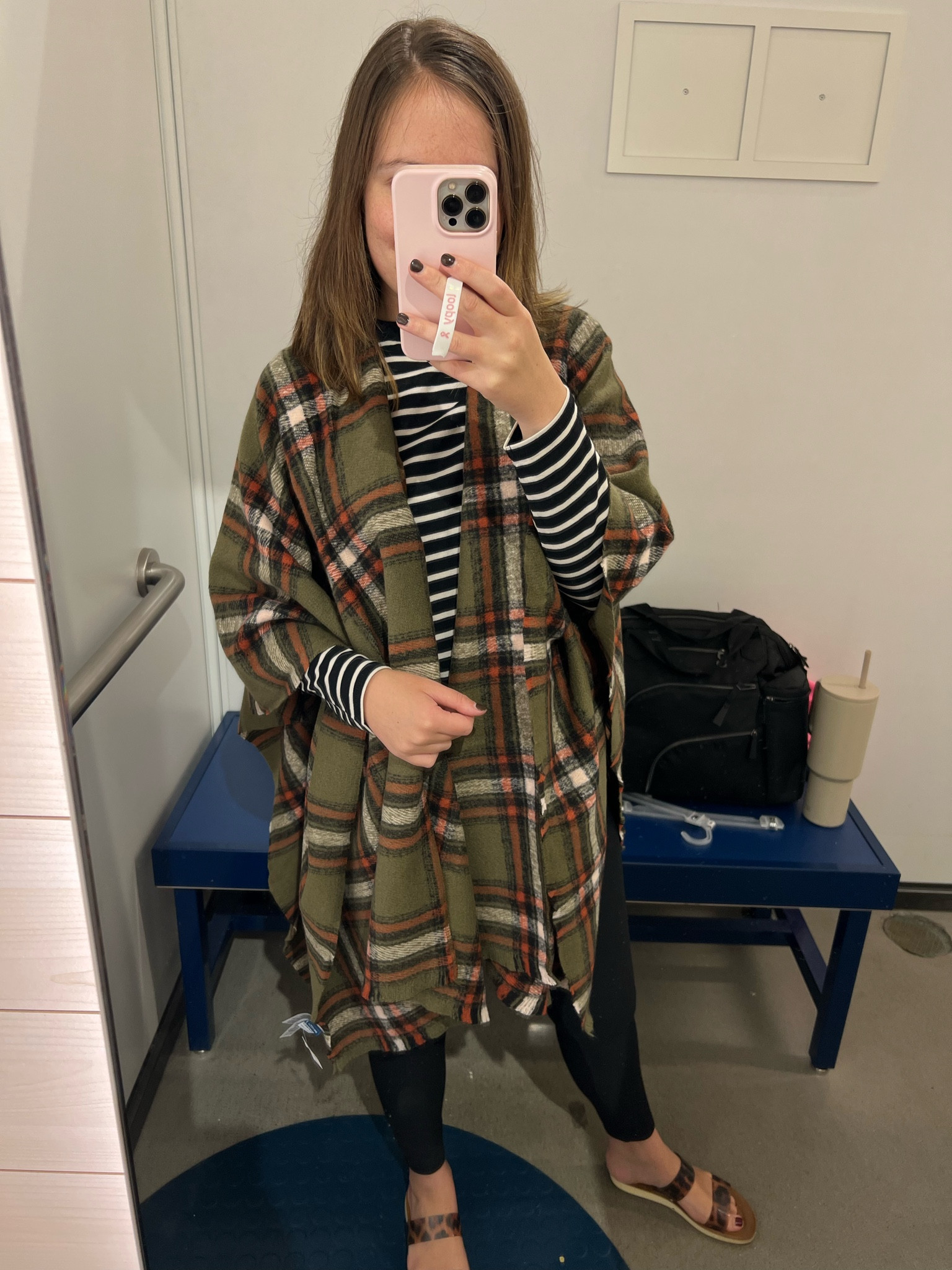 A fall shawl that is light weight to wear but warm at the same time. A great layer to throw on your desk chair for when it gets chilly, or can be dressed up!

One size fits all!


#LTKfindsunder50 #LTKstyletip #LTKworkwear