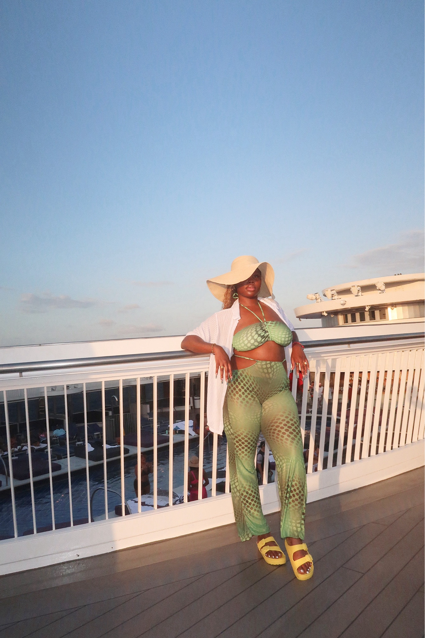 cute day in the middle of the ocean 🌊 #stylebyemmanuela 

#LTKcanada #LTKsummer #LTKtravel