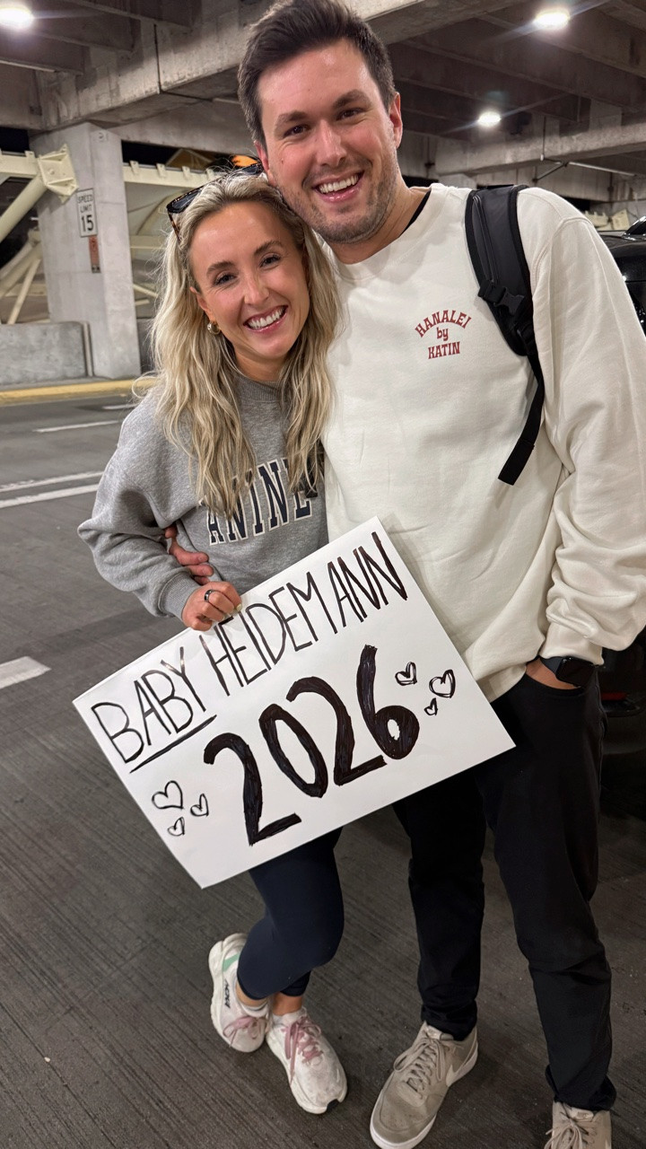 Telling my husband that we’re pregnant for the first time will forever be a core memory for me 🤍

#babyannouncement #firstbaby #pregnancyannoucement