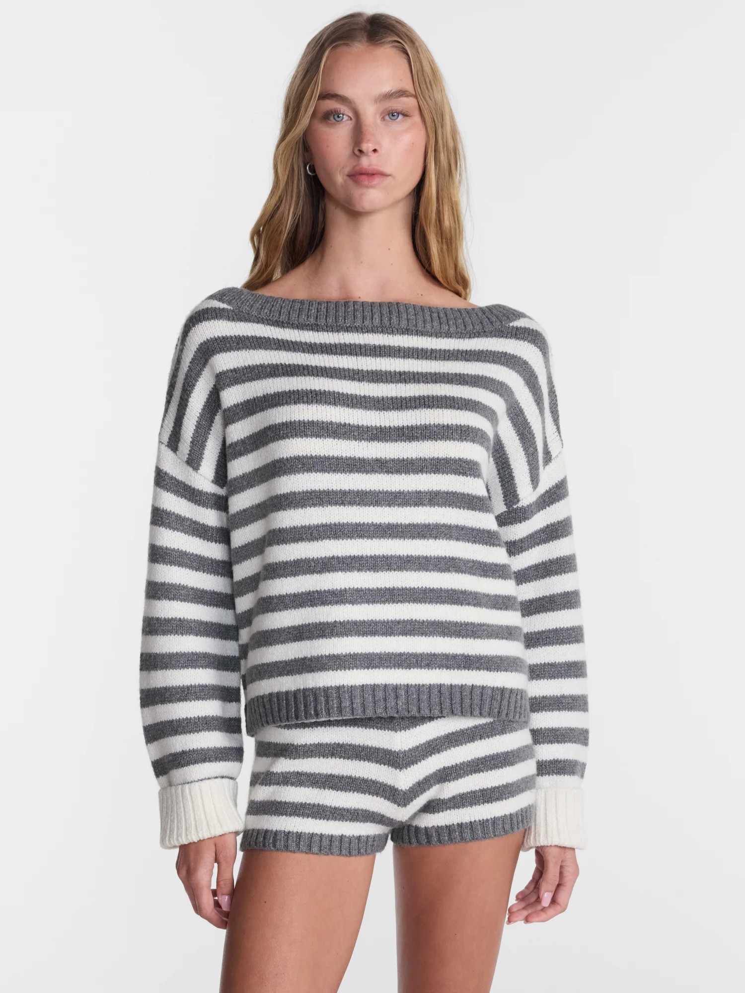 No Boundaries Sweater and Shorts Set, 2 Piece, Women's XXS-XXL | Walmart (US)