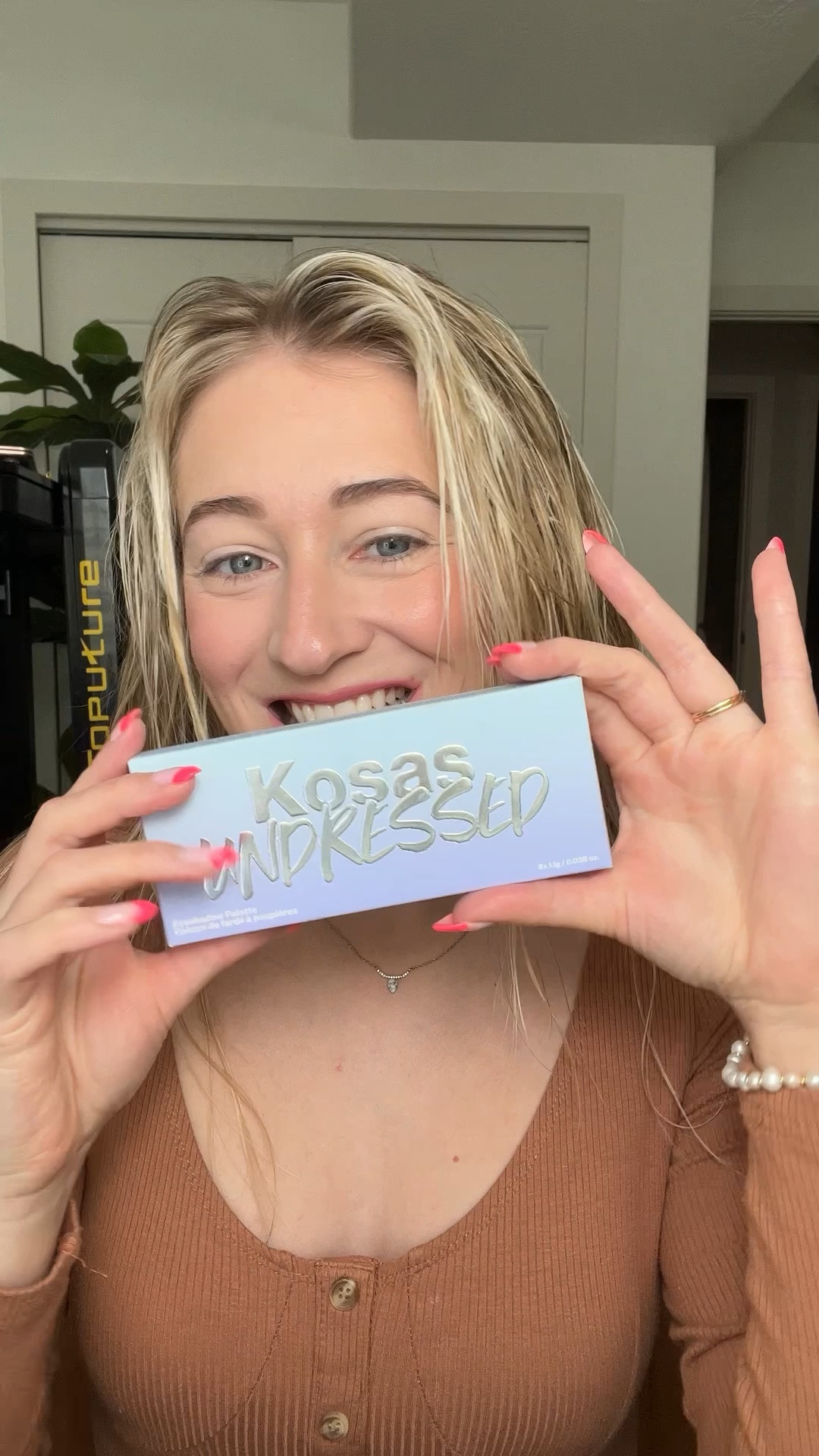 Been obsessed with talc-free eyeshadow palettes 🫶🏻 loving this one from Kosas! 💗 #grwm #kosas

#LTKVideo