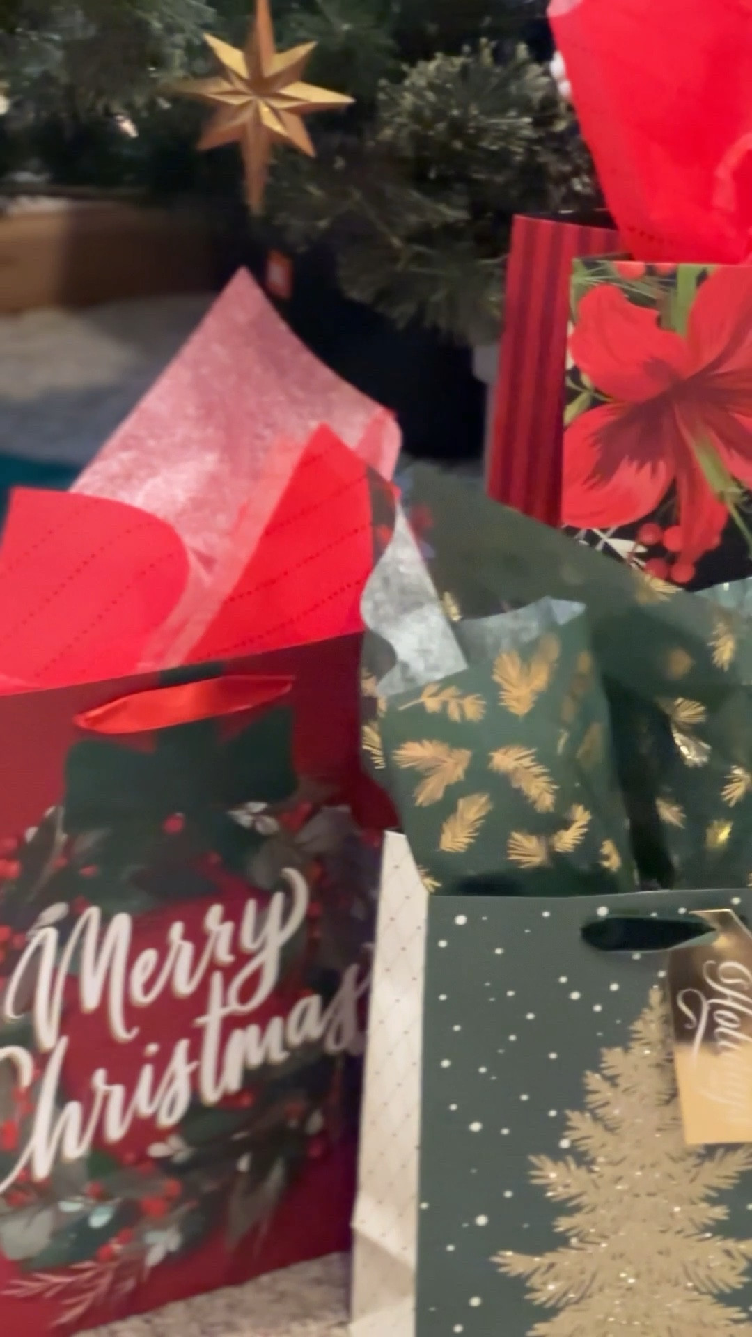 Holiday gift guide for the hostess - Home gifts - Hostess gifts - Holiday gift ideas 

#LTKsalealert #LTKHoliday #LTKGiftGuide