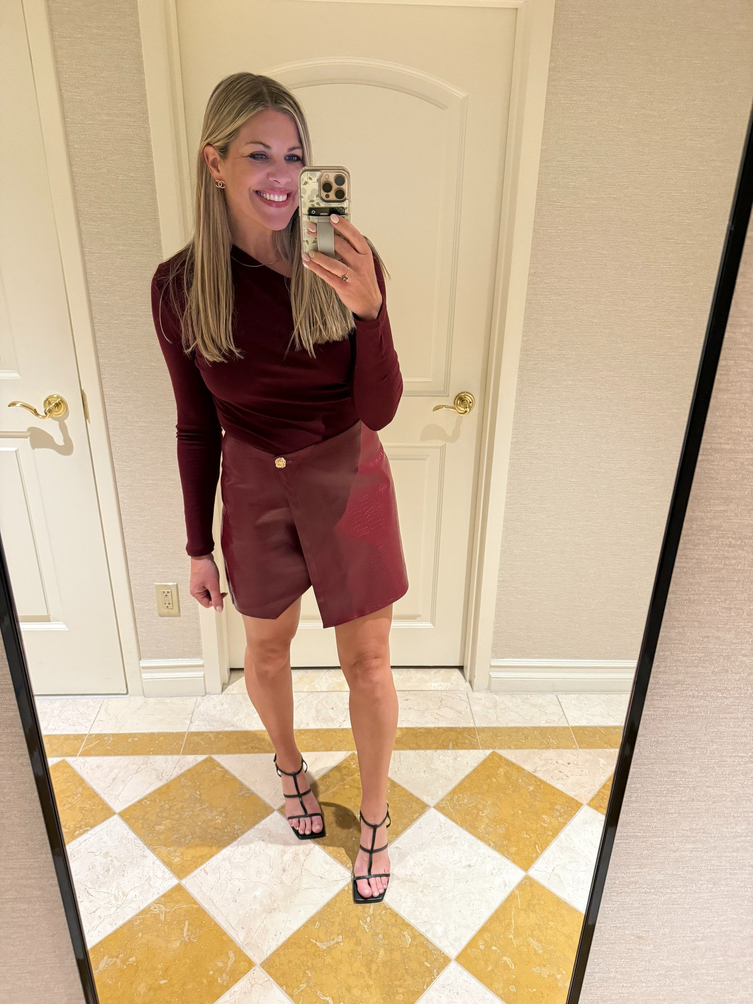 Night 2 in Vegas look! This dress is so affordable and the fit is a 10/10!  

 