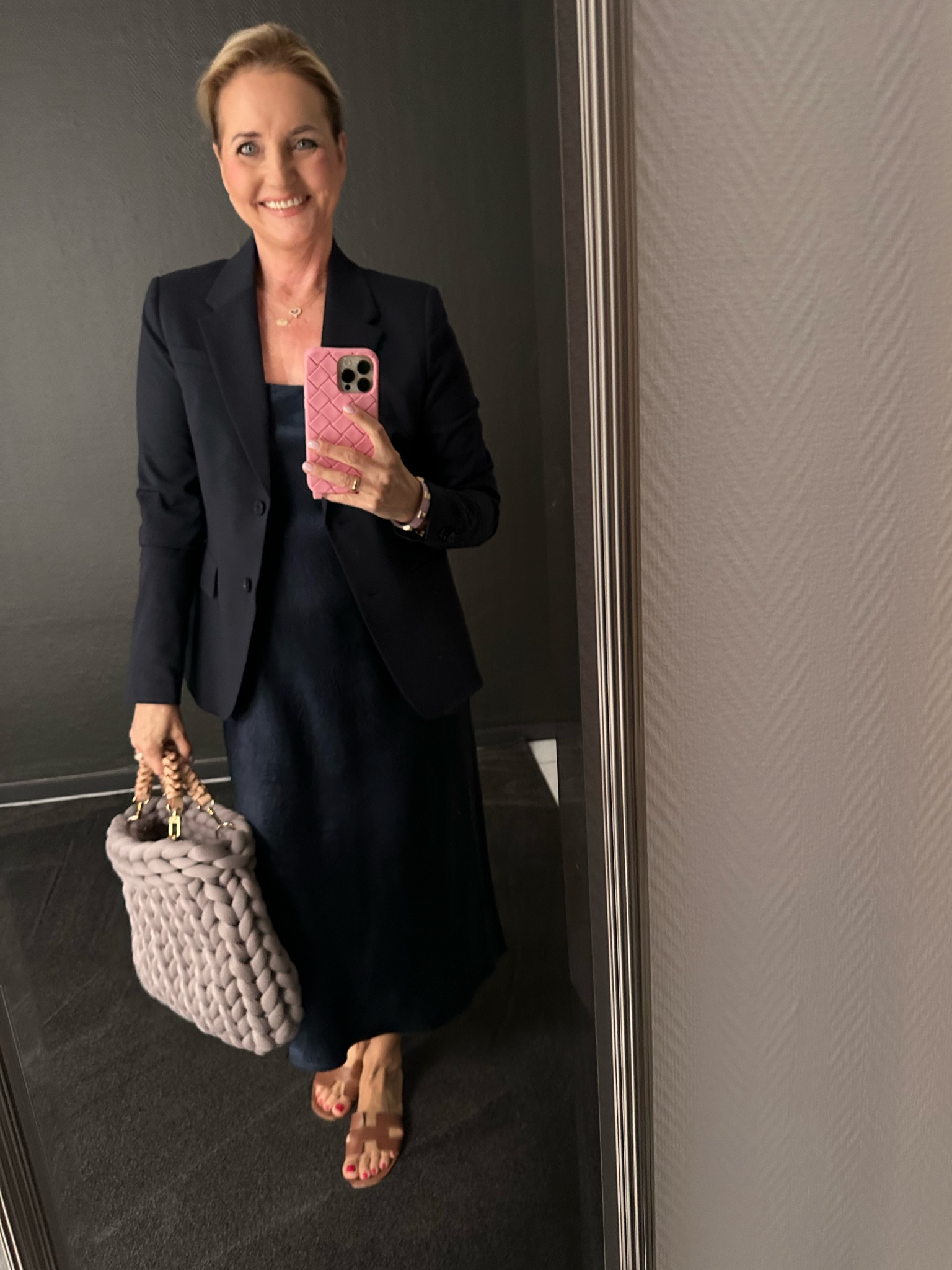 Kleid Vince , Blazer Drykorn, Sandalen Hermès, Tasche Nitiknitti

#LTKstyletip #LTKeurope