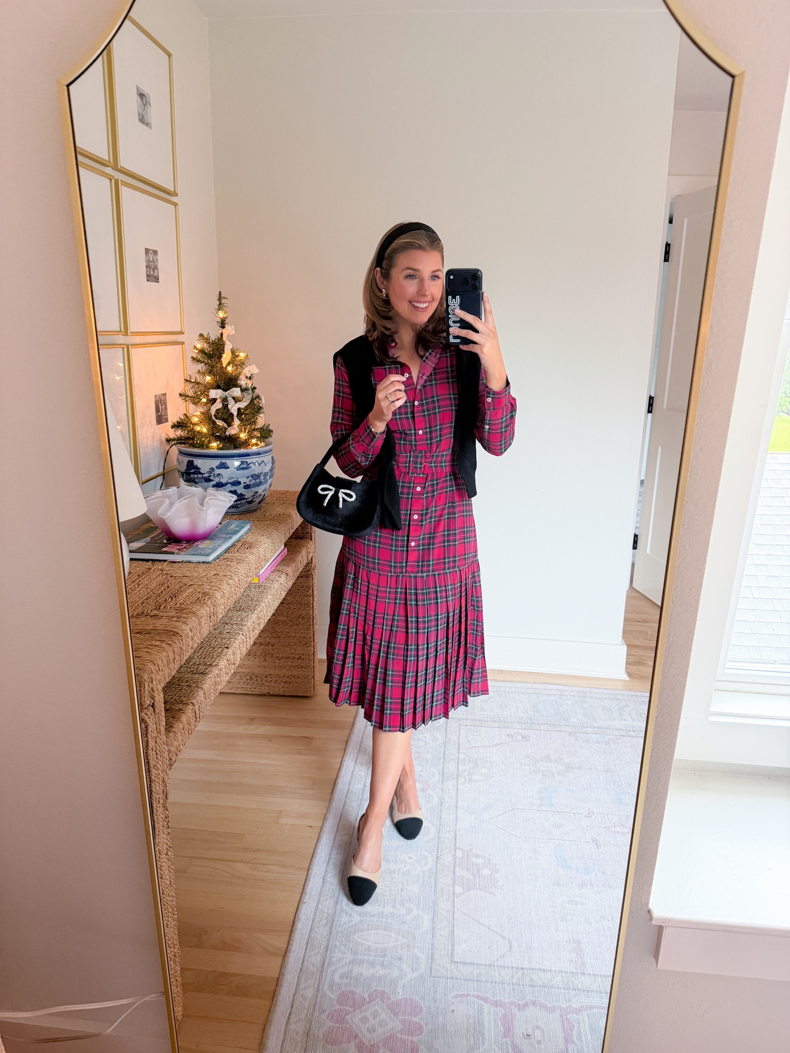 Dressy casual holiday outfit! Perfect for a work holiday party! Wearing an XS
