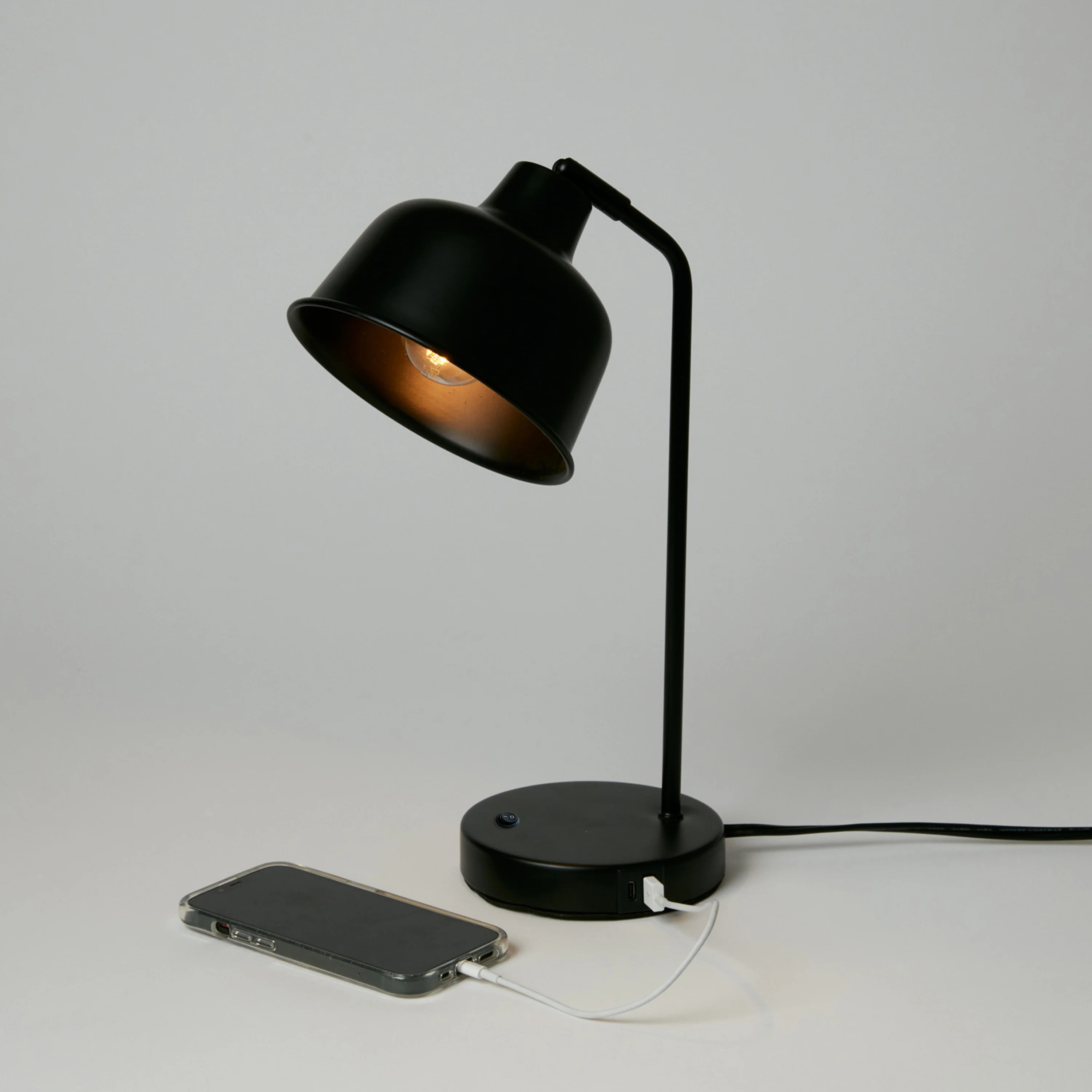 Noa Charging Desk Lamp | Dorm Essentials - Black - Dormify | Dormify