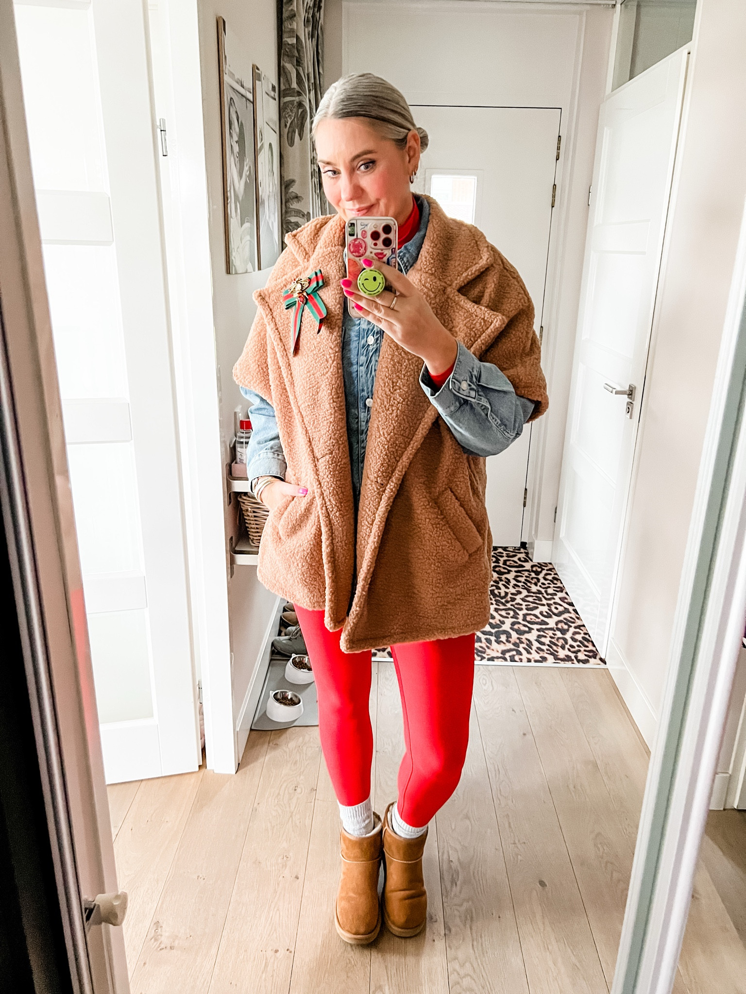Ootd - Friday. It’s freezing today so I am layering up! A red turtleneck top, an oversized denim shirt, red leggings (Maya Freya, M), grey socks, Ugg boots and a teddy poncho. 



#LTKFashionMonth #LTKnederlands #LTKeurope