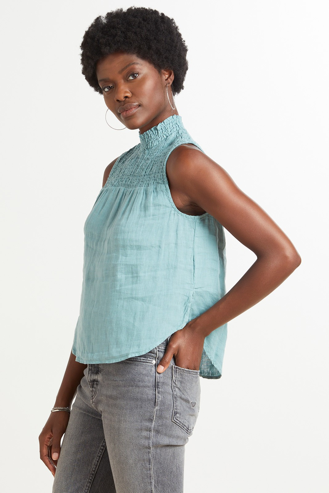 CLOTH AND STONE Smocked Linen Top | EVEREVE | Evereve