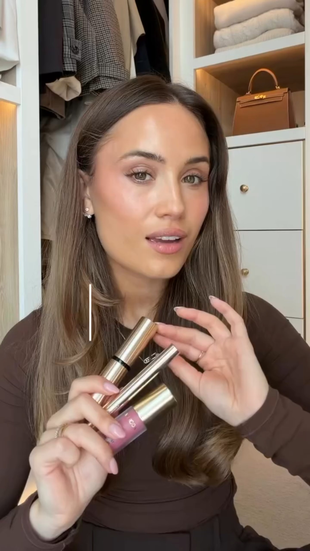 Ad Fresh, natural looking skin: my simplified makeup routine using @merodacosmetics

Eye Perfecting Shimmer Stick in Mauve
Eye Perfecting Shimmer Stick in Champagne
Soft Tan Bronzer Stick in Medium
Vibrant Cheeks Liquid Blush in Dusty Rose 

Code KATE25 for 25% off until 17th October