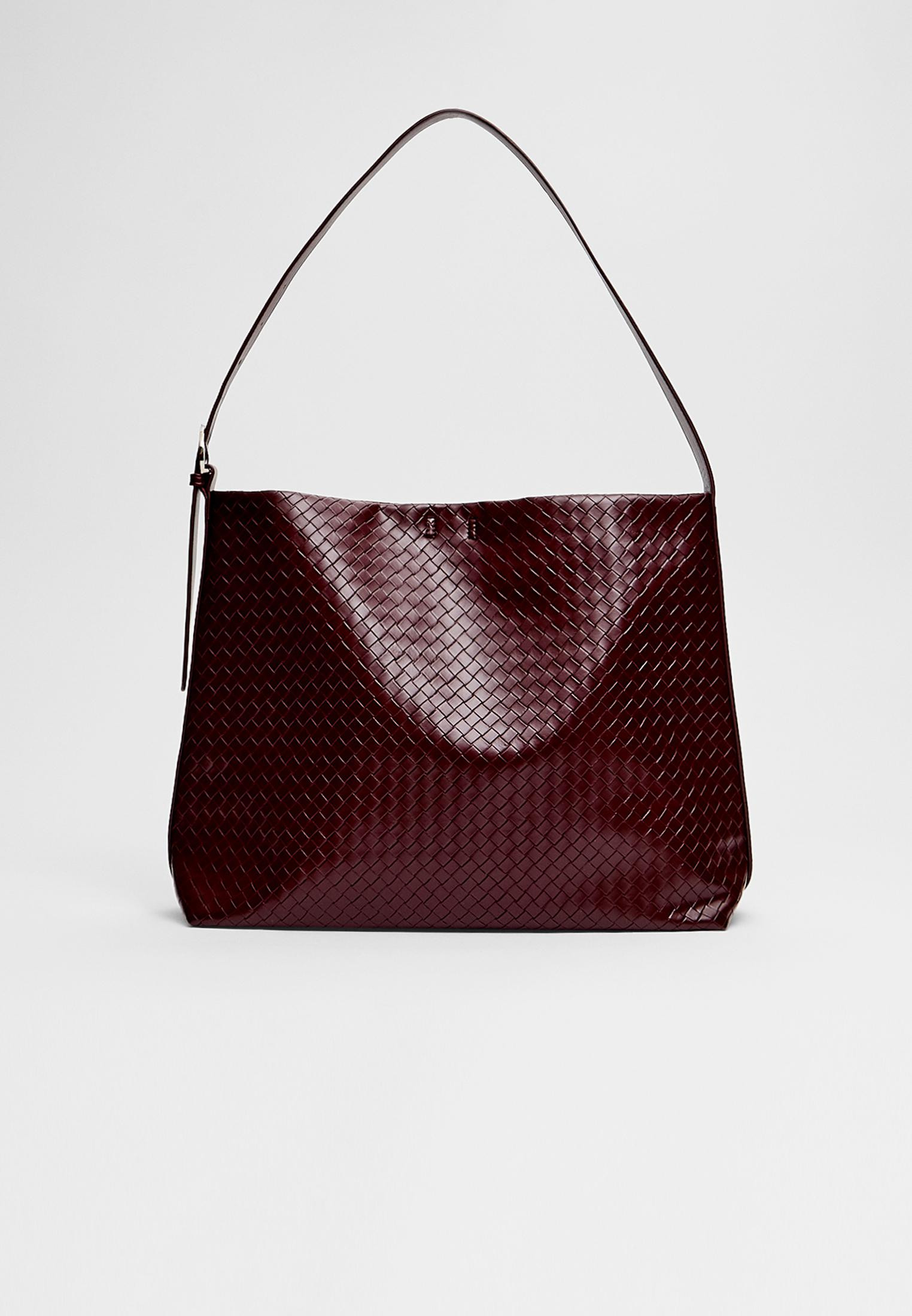 Woven shoulder bag | Stradivarius (UK)