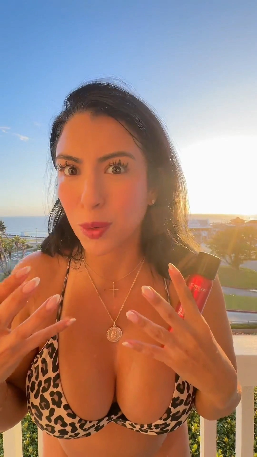 Want makeup that survives the summer pool parties, beach trips and 100 degree weather? This setting spray by L'Oréal Paris is an absolute game changer! ☀️

#LTKSeasonal #LTKStyleTip #LTKBeauty