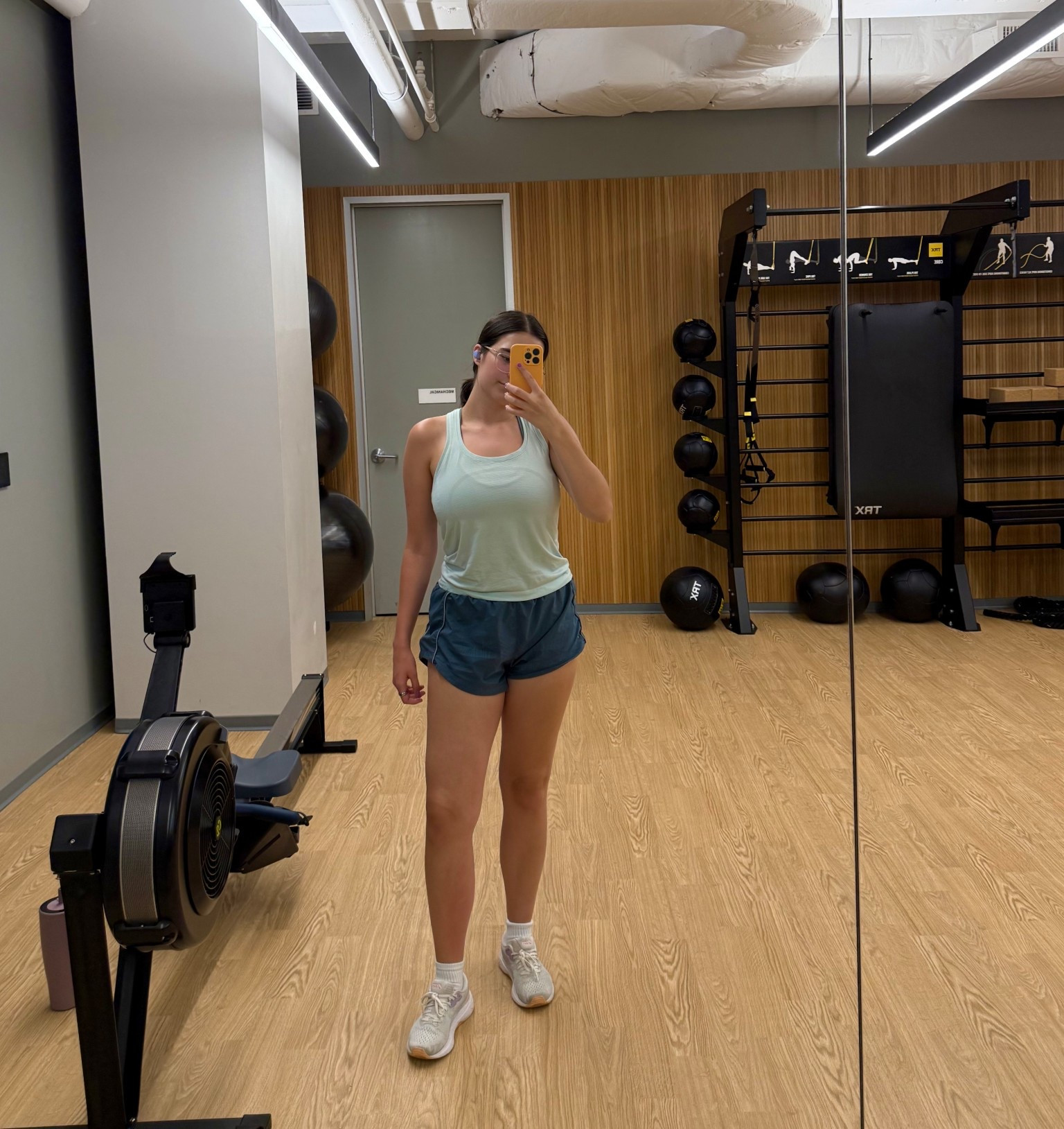 post work row & walk fit 

Top | 6
Shorts | M
Shoes | 7

#workoutfit #workout 

#LTKActive