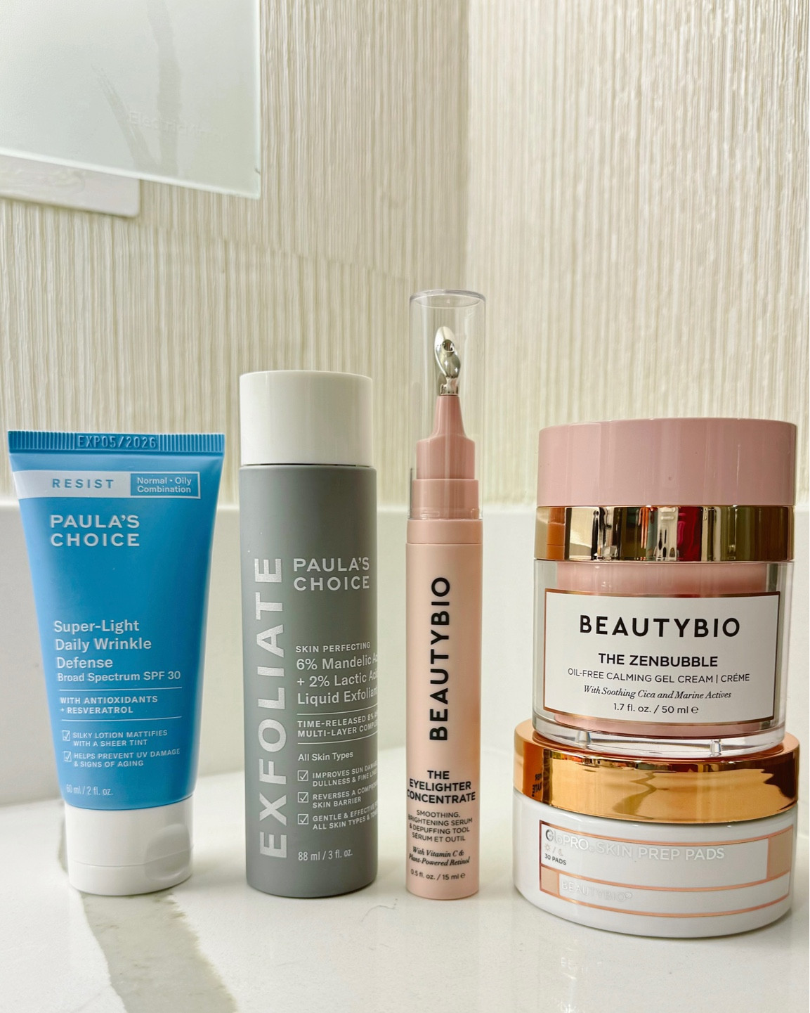 My Super Bowl Skincare Essentials✨🫶🏼

Featuring:

•Paula’s Choice: The sunscreen that keeps my skin clear & is a great makeup base☀️
•Paula’s Choice: The liquid exfoliant that corrected the KP on my arms & cheeks☺️ (I’ve tried everything and this is the only product that works)
•BeautyBio: De Puffing & Brightening Eye Cream✨
•BeautyBio: Oil Free Moisturizer—lightweight yet feels buttery on the skin
•BeautyBio: Clarifying Skincare Prep Pads💯



#LTKbeauty