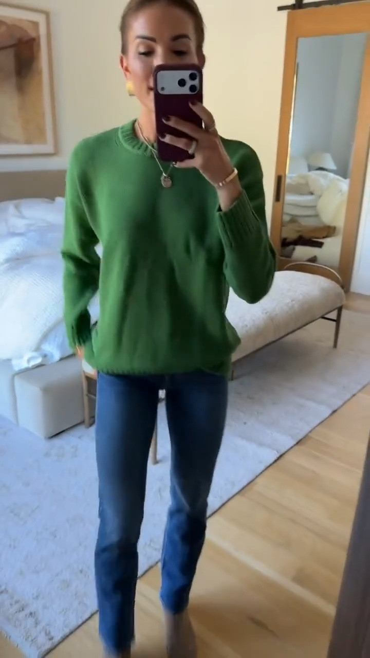 major sale going on at gap today! 😍 this sweater + these jeans are included! 🙌🏼 

#LTKSaleAlert