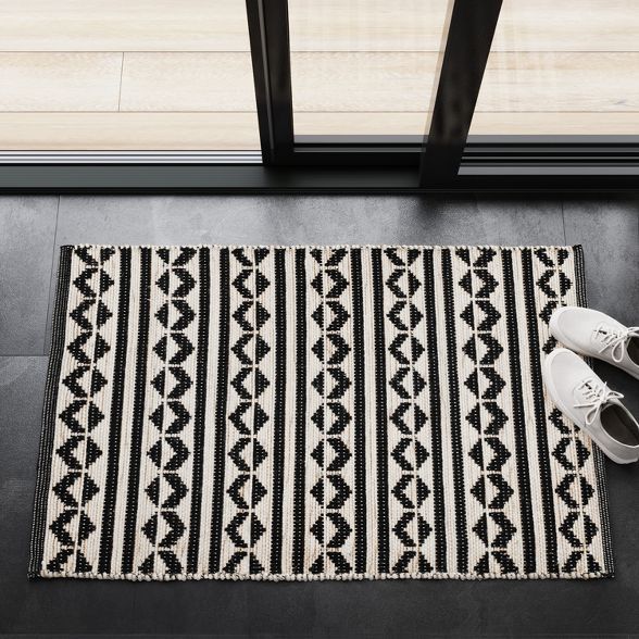 2'6"X4' Geometric Woven Accent Rugs Black - Project 62™ | Target